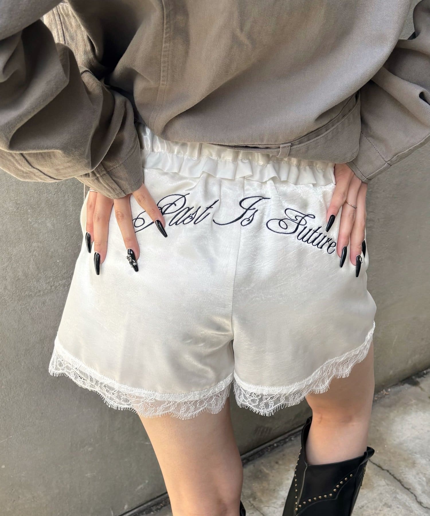 OUTLET(アウトレット) 【WHO'S WHO gallery】ダブルウエストサテンロゴショーツ
