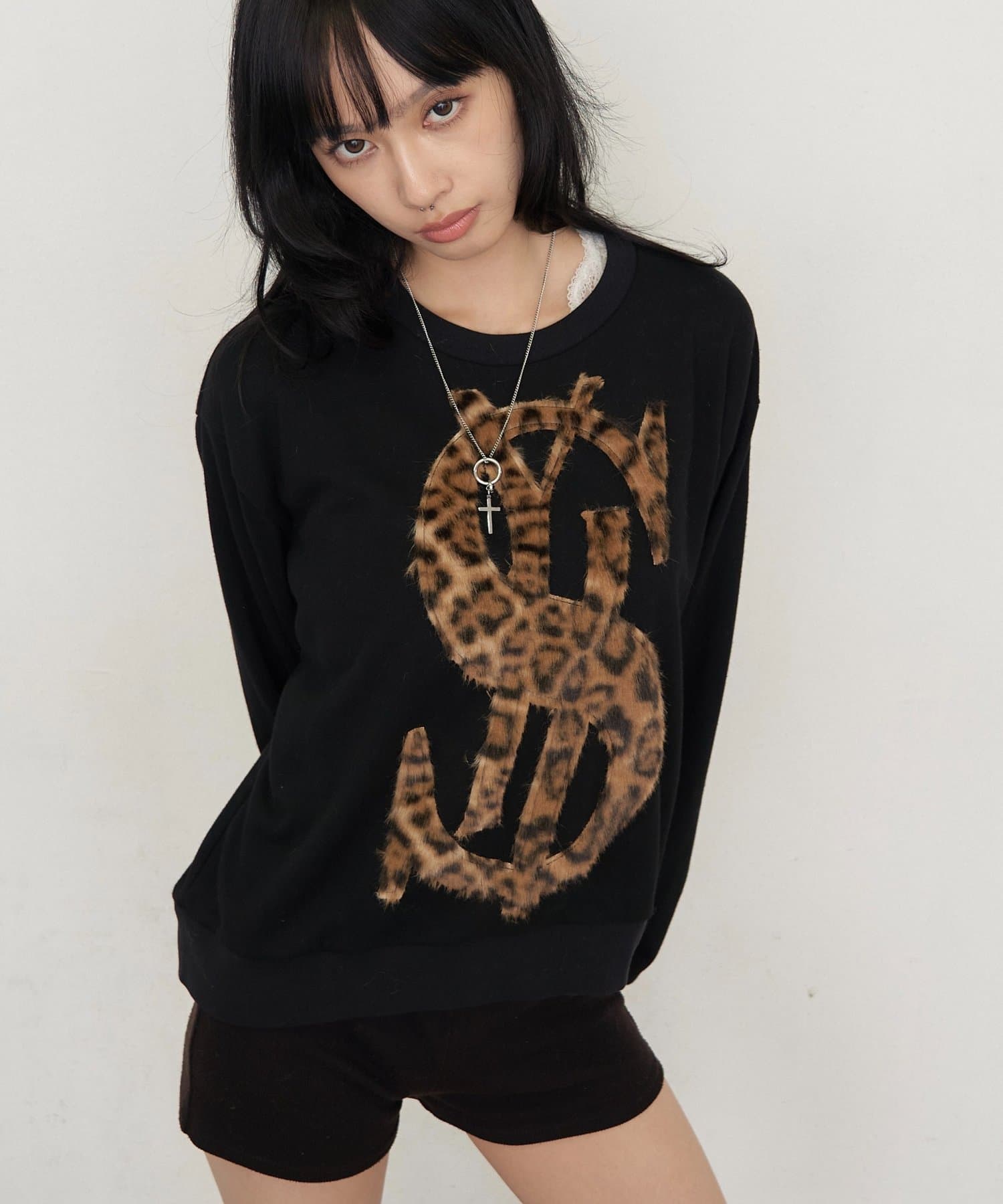WHO’S WHO gallery(フーズフーギャラリー) 【Sourcream】$ロゴファースウェット