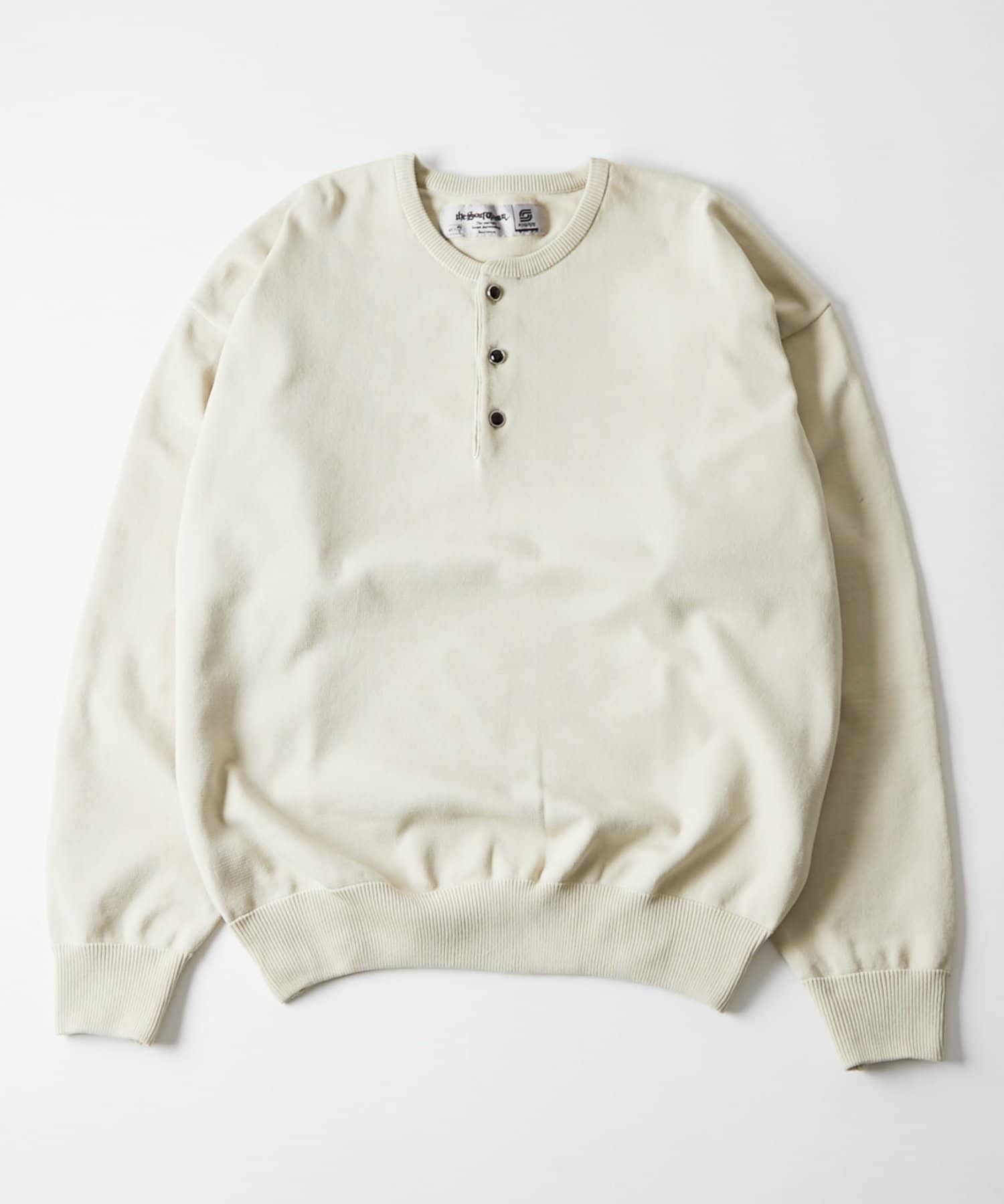 WHO’S WHO gallery(フーズフーギャラリー) 【Sourcream】ウエスタンボタンヘンリーネックニット