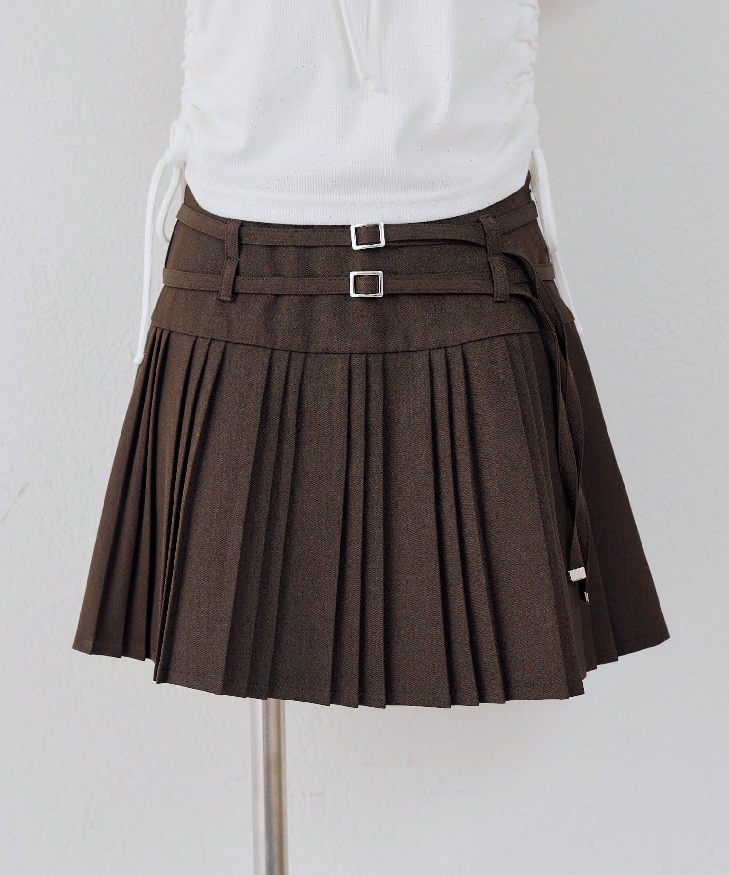 NICE CLAUP / OLIVE des OLIVE OUTLET(ナイスクラップ  / オリーブ デ オリーブ アウトレット) 【continuer】Wベルトランダムプリーツミニスカート