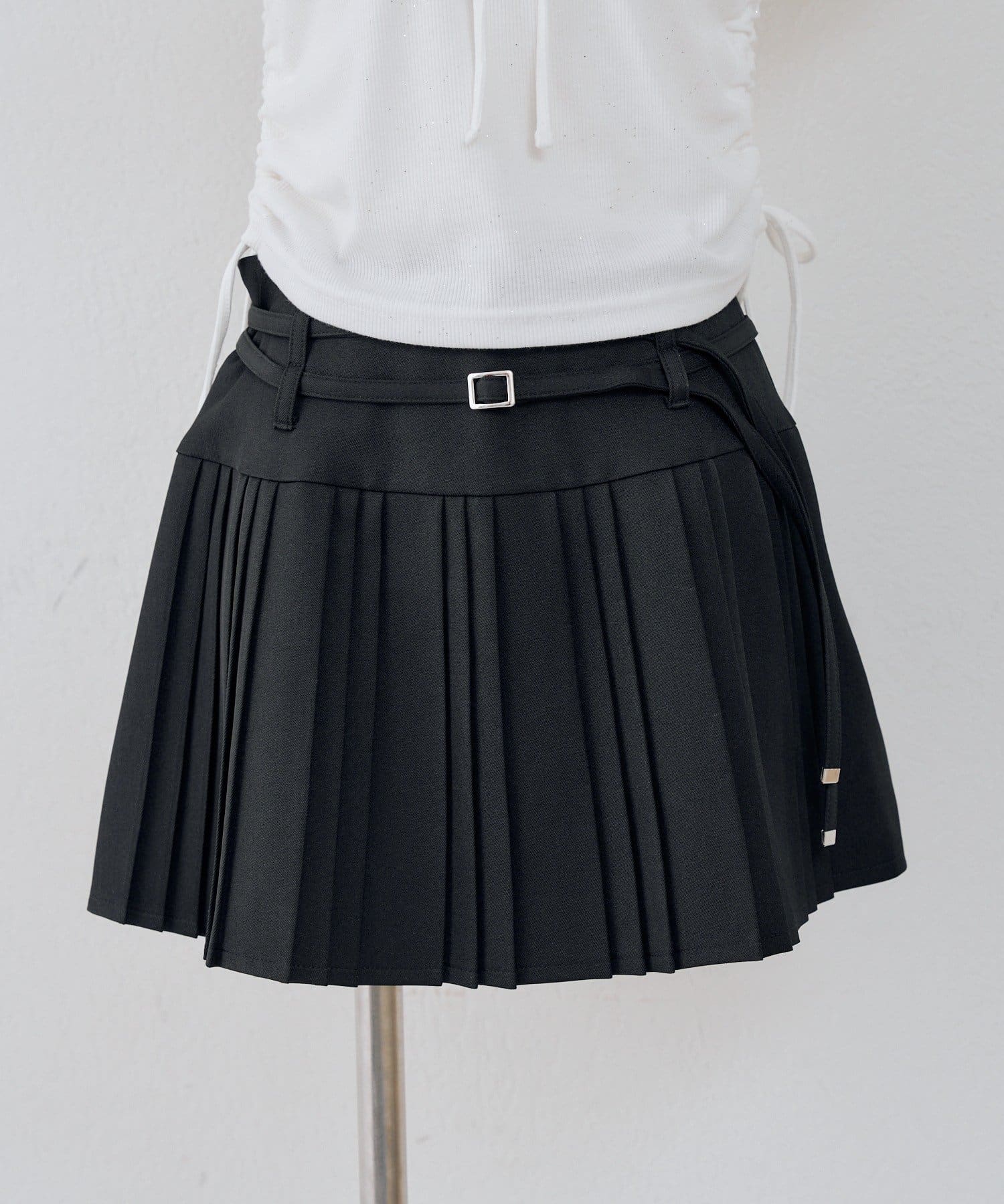 NICE CLAUP / OLIVE des OLIVE OUTLET(ナイスクラップ  / オリーブ デ オリーブ アウトレット) 【continuer】Wベルトランダムプリーツミニスカート