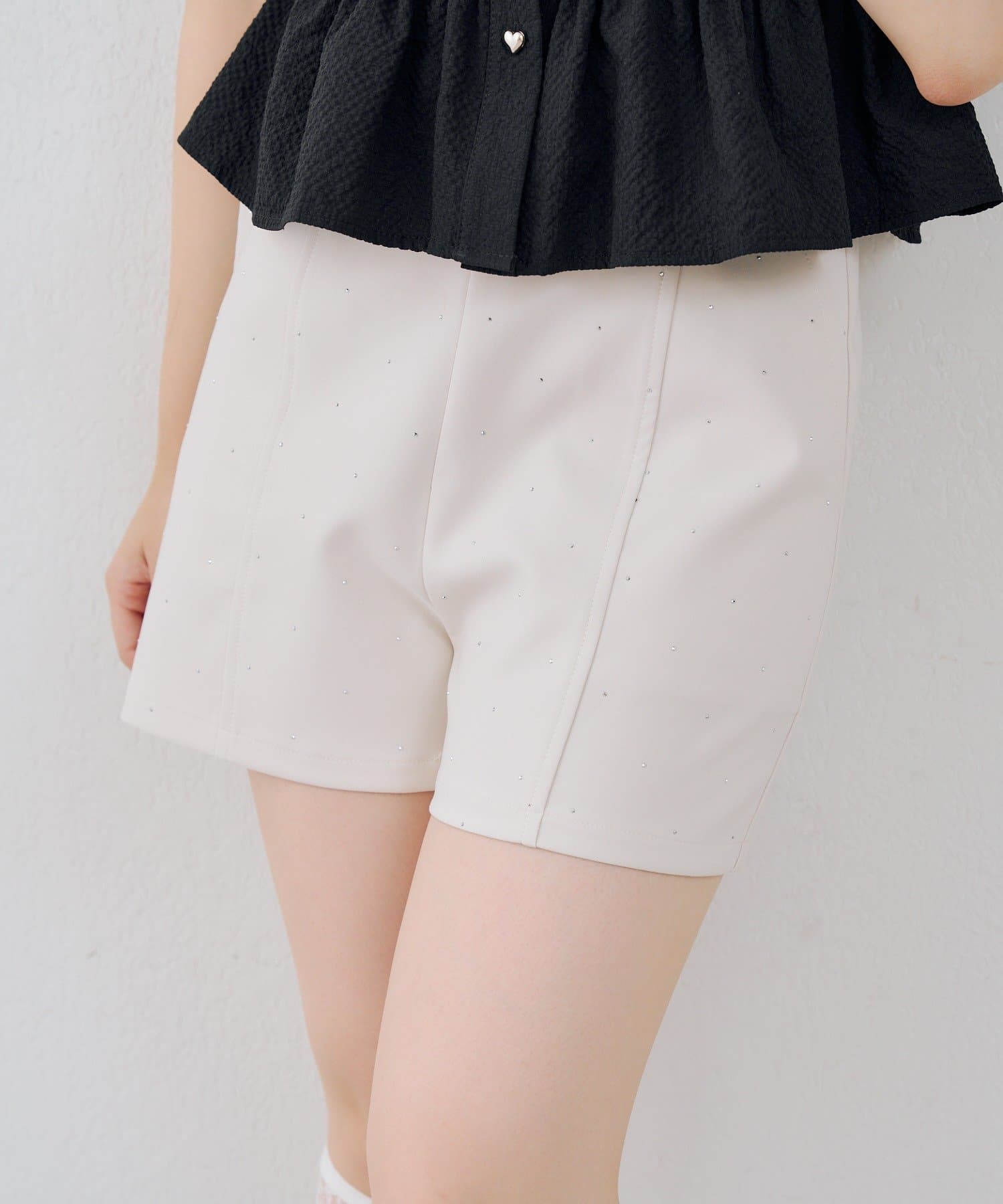 NICE CLAUP / OLIVE des OLIVE OUTLET(ナイスクラップ  / オリーブ デ オリーブ アウトレット) 【continuer】キラキラビジューショートパンツ