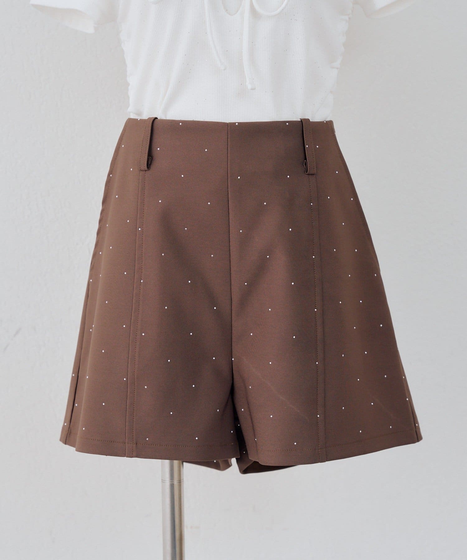 NICE CLAUP / OLIVE des OLIVE OUTLET(ナイスクラップ  / オリーブ デ オリーブ アウトレット) 【continuer】キラキラビジューショートパンツ