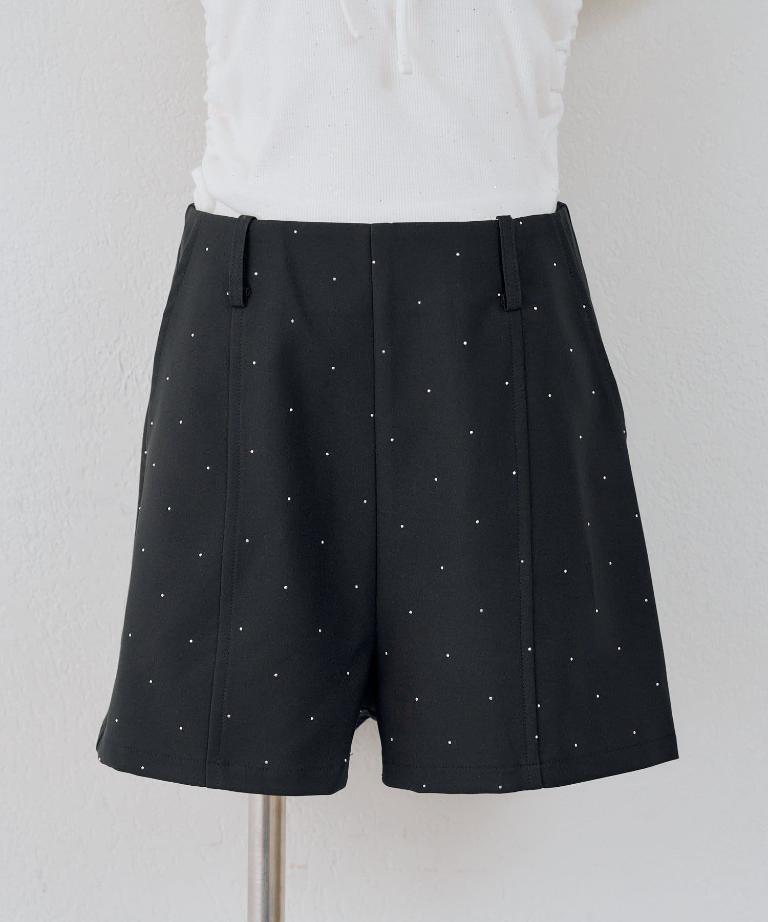 NICE CLAUP / OLIVE des OLIVE OUTLET(ナイスクラップ  / オリーブ デ オリーブ アウトレット) 【continuer】キラキラビジューショートパンツ
