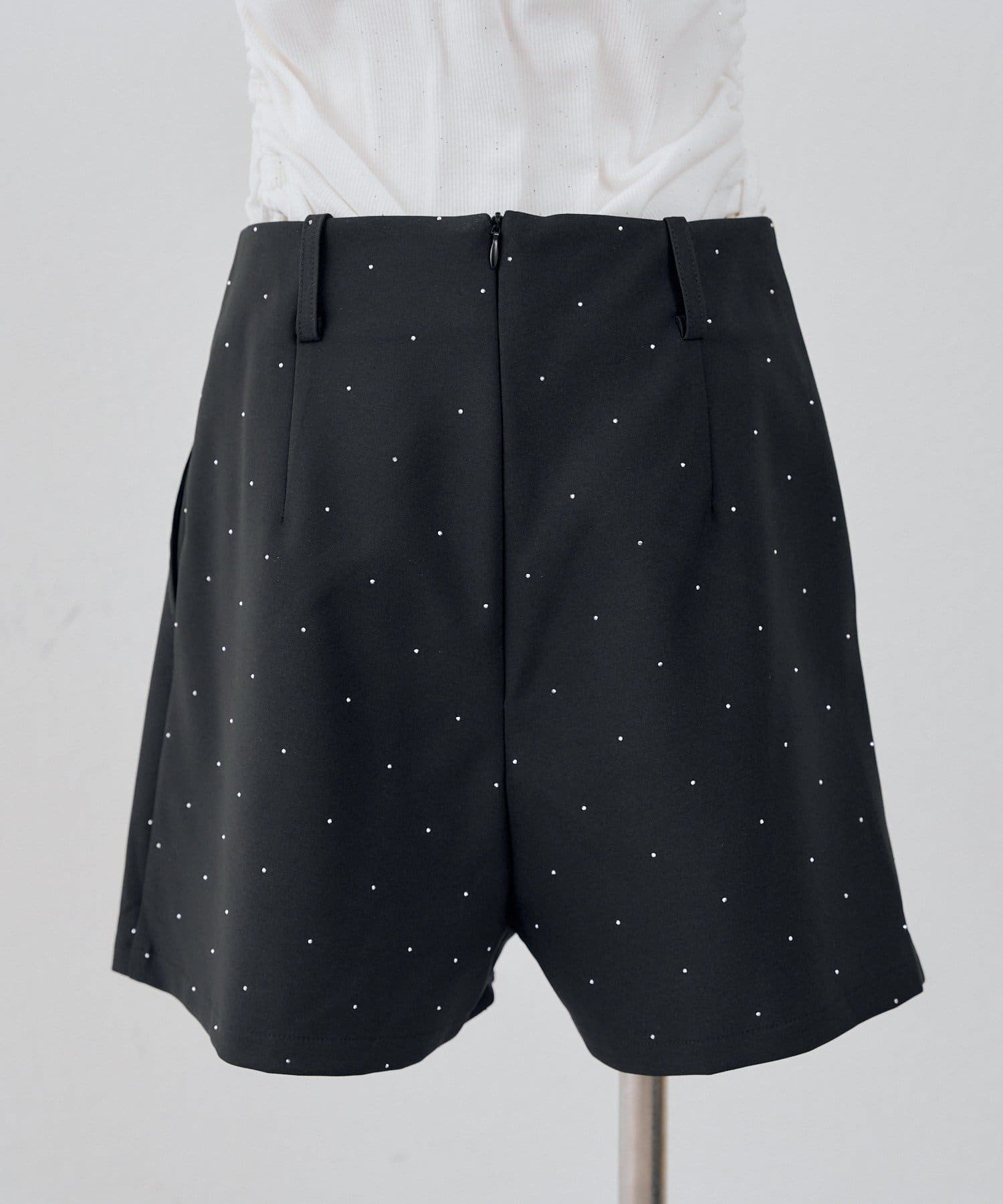 NICE CLAUP / OLIVE des OLIVE OUTLET(ナイスクラップ  / オリーブ デ オリーブ アウトレット) 【continuer】キラキラビジューショートパンツ