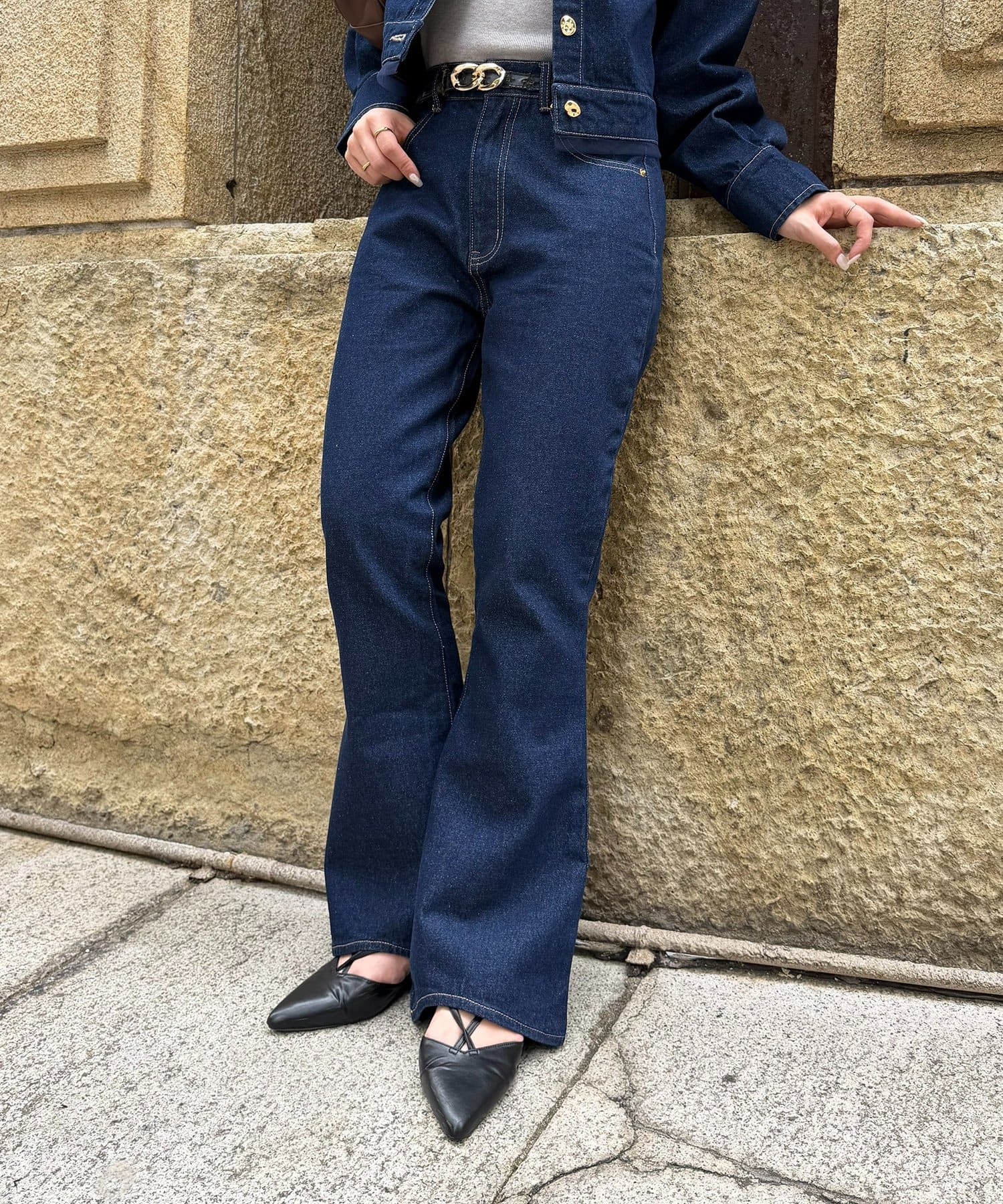 Thevon.(ゼヴォン) 裾ウェーブセミフレアデニムパンツ