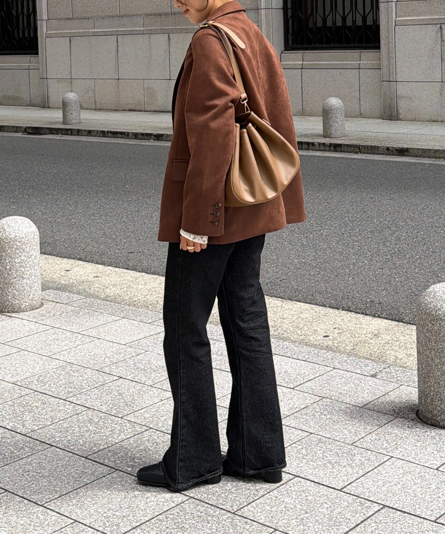 Thevon.(ゼヴォン) 裾ウェーブセミフレアデニムパンツ