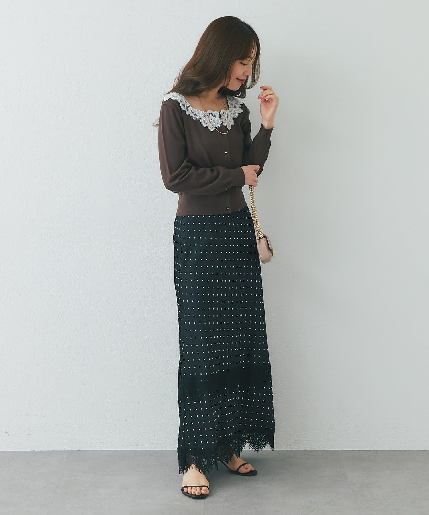 La boutique BonBon(ラブティックボンボン) 【取り入れやすいトレンド】ドットレース付きナロースカート