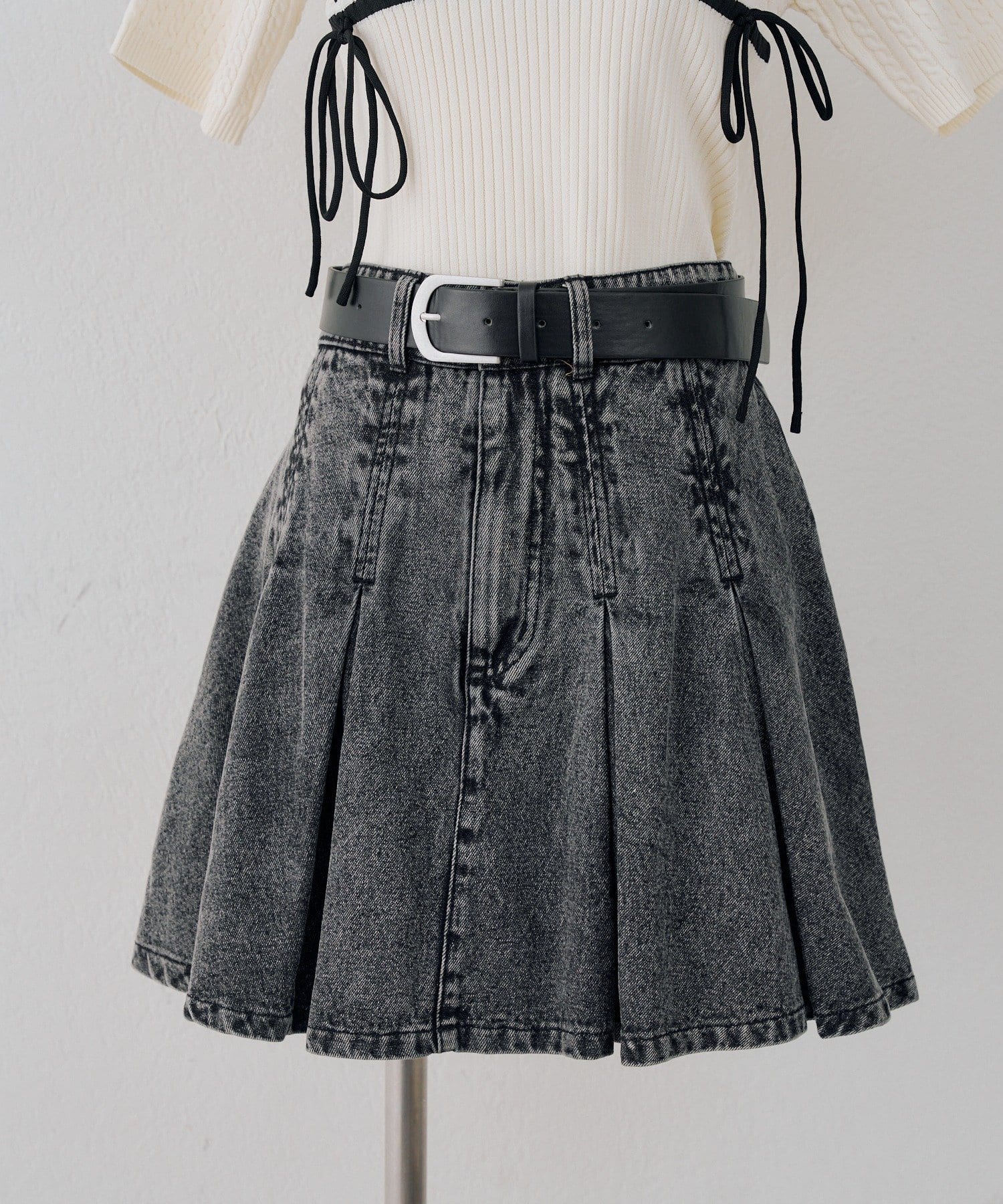 NICE CLAUP / OLIVE des OLIVE OUTLET(ナイスクラップ  / オリーブ デ オリーブ アウトレット) 【continuer】 ベルト付プリーツミニスカート