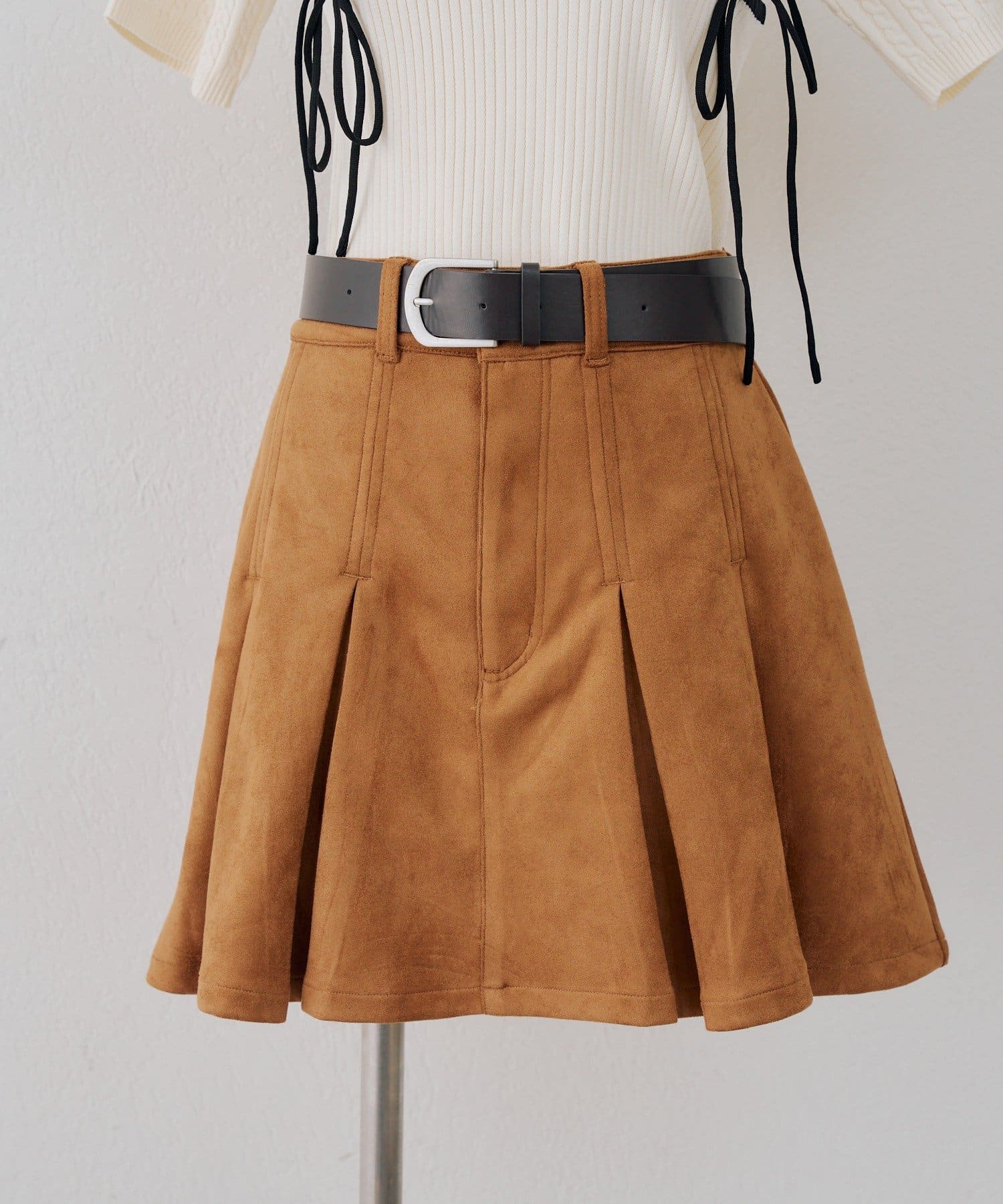 NICE CLAUP / OLIVE des OLIVE OUTLET(ナイスクラップ  / オリーブ デ オリーブ アウトレット) 【continuer】 ベルト付プリーツミニスカート