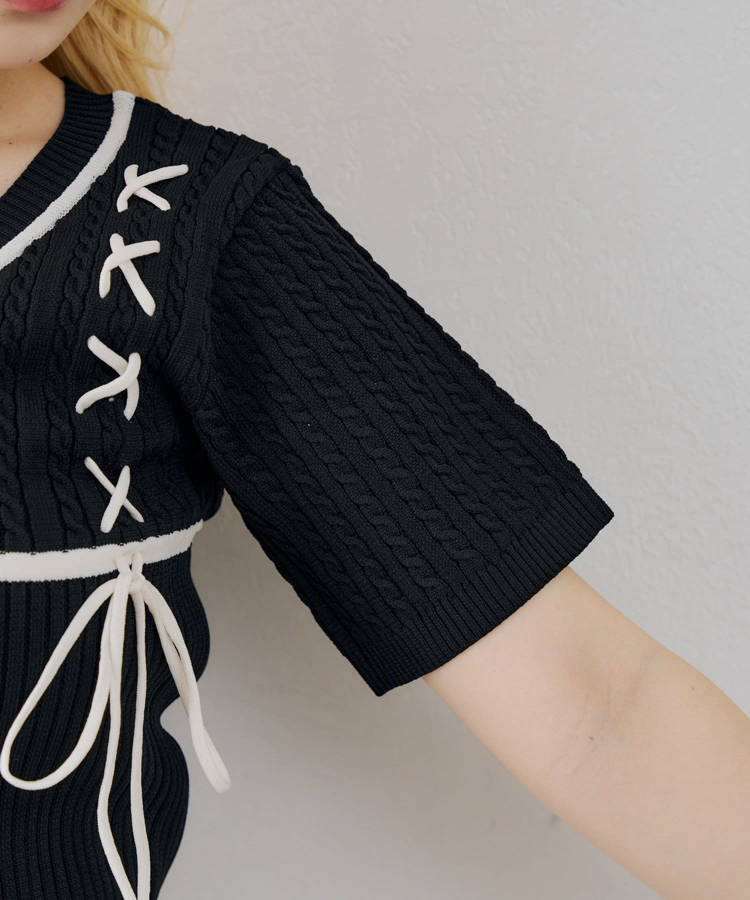 NICE CLAUP / OLIVE des OLIVE OUTLET(ナイスクラップ  / オリーブ デ オリーブ アウトレット) 【continuer】レースアップ半袖ニットトップス