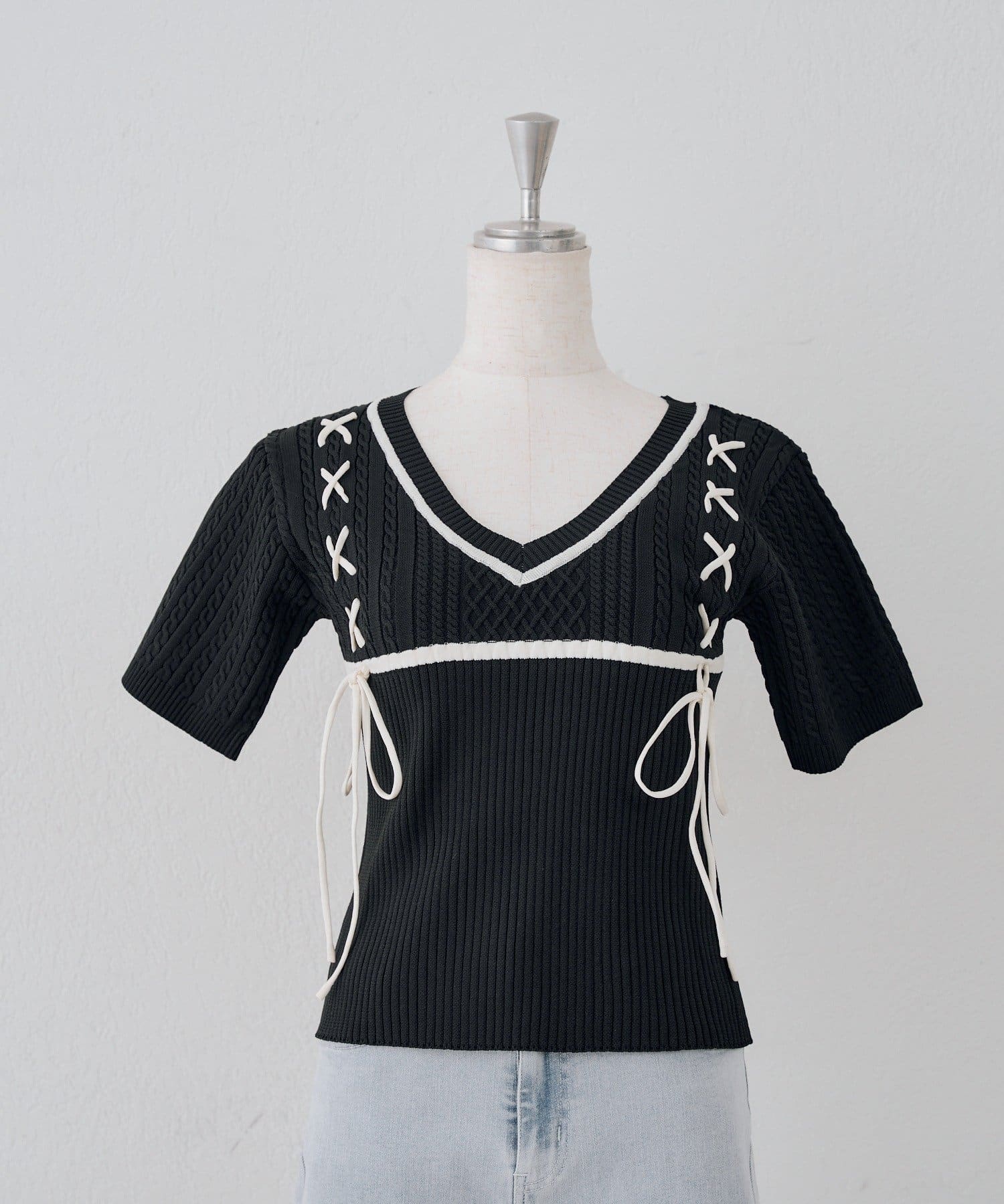 NICE CLAUP / OLIVE des OLIVE OUTLET(ナイスクラップ  / オリーブ デ オリーブ アウトレット) 【continuer】レースアップ半袖ニットトップス