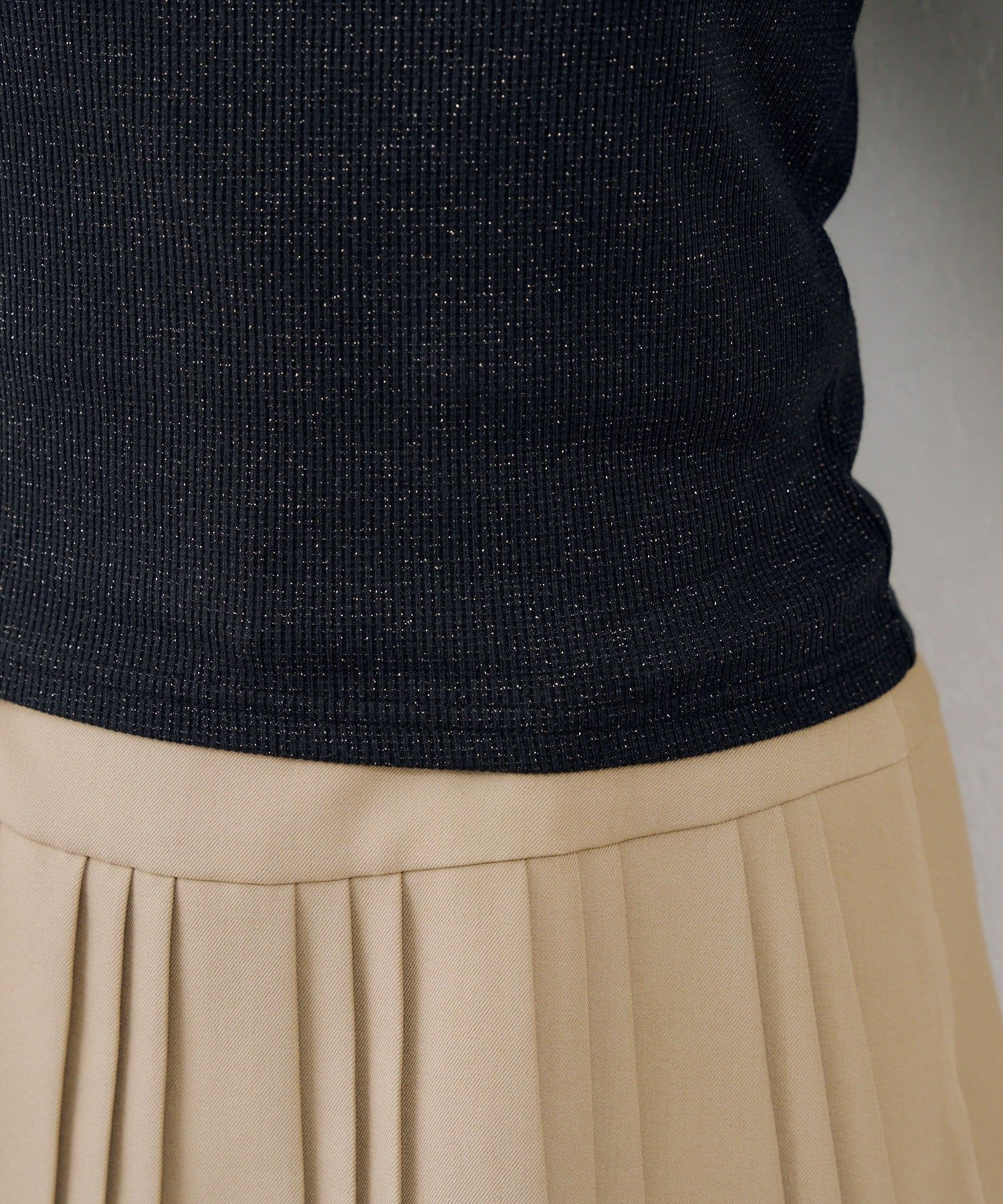NICE CLAUP / OLIVE des OLIVE OUTLET(ナイスクラップ  / オリーブ デ オリーブ アウトレット) 【continuer】リボン付きレイヤード風ラメトップス