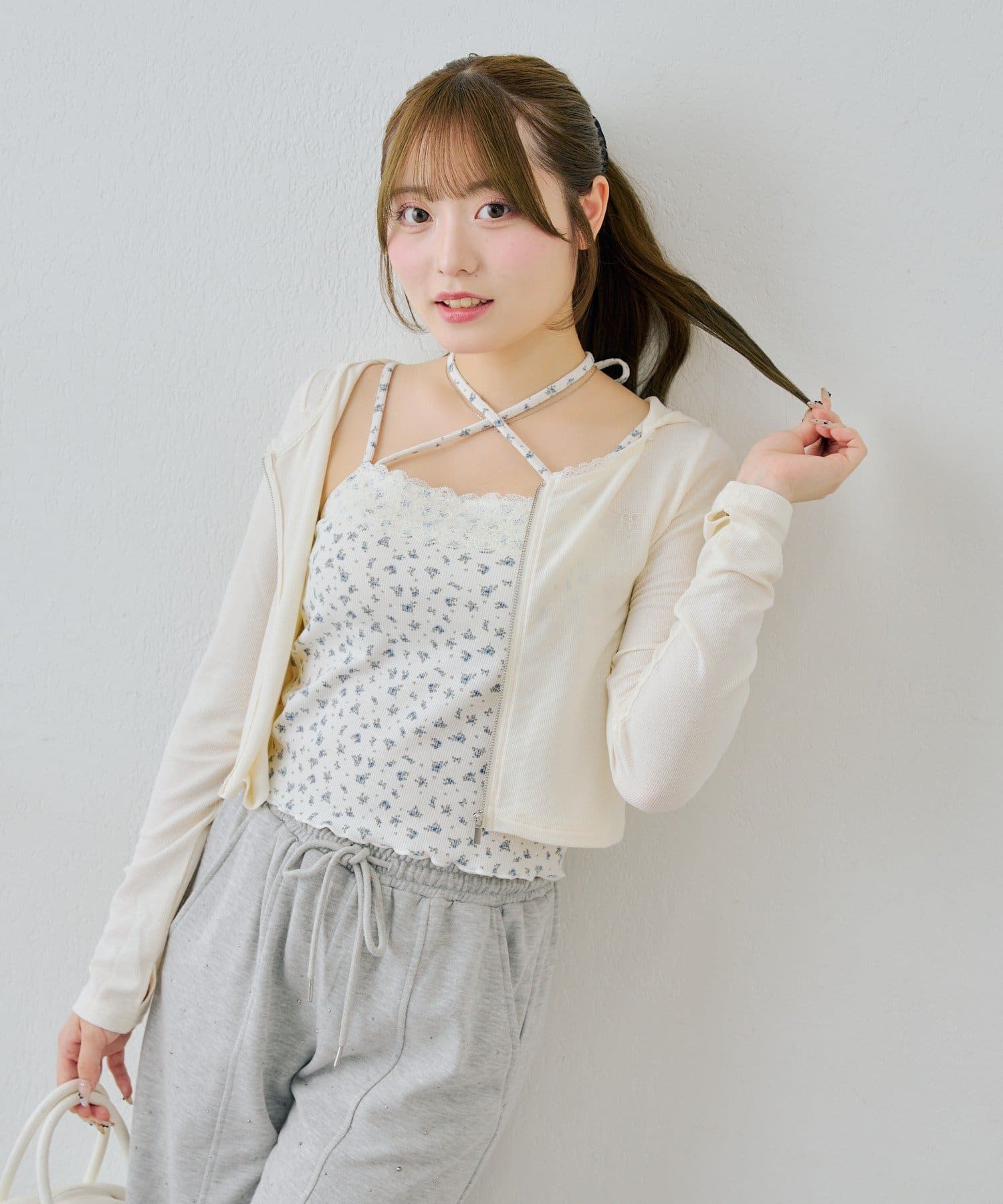 NICE CLAUP / OLIVE des OLIVE OUTLET(ナイスクラップ  / オリーブ デ オリーブ アウトレット) 【UVカット率90％】刺しゅうUVカットスクエアパーカー