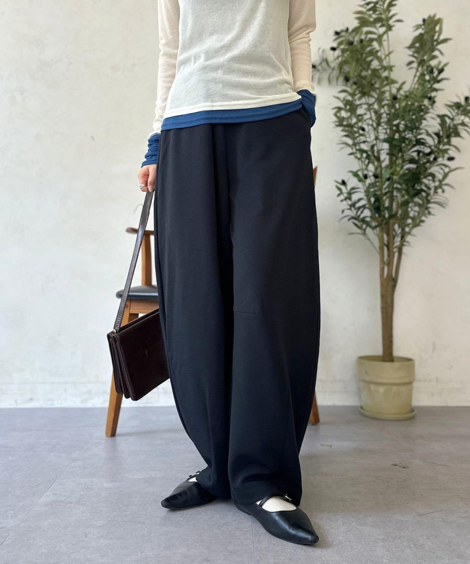 【お手入れ簡単】 エンボスカーブブリュームパンツ