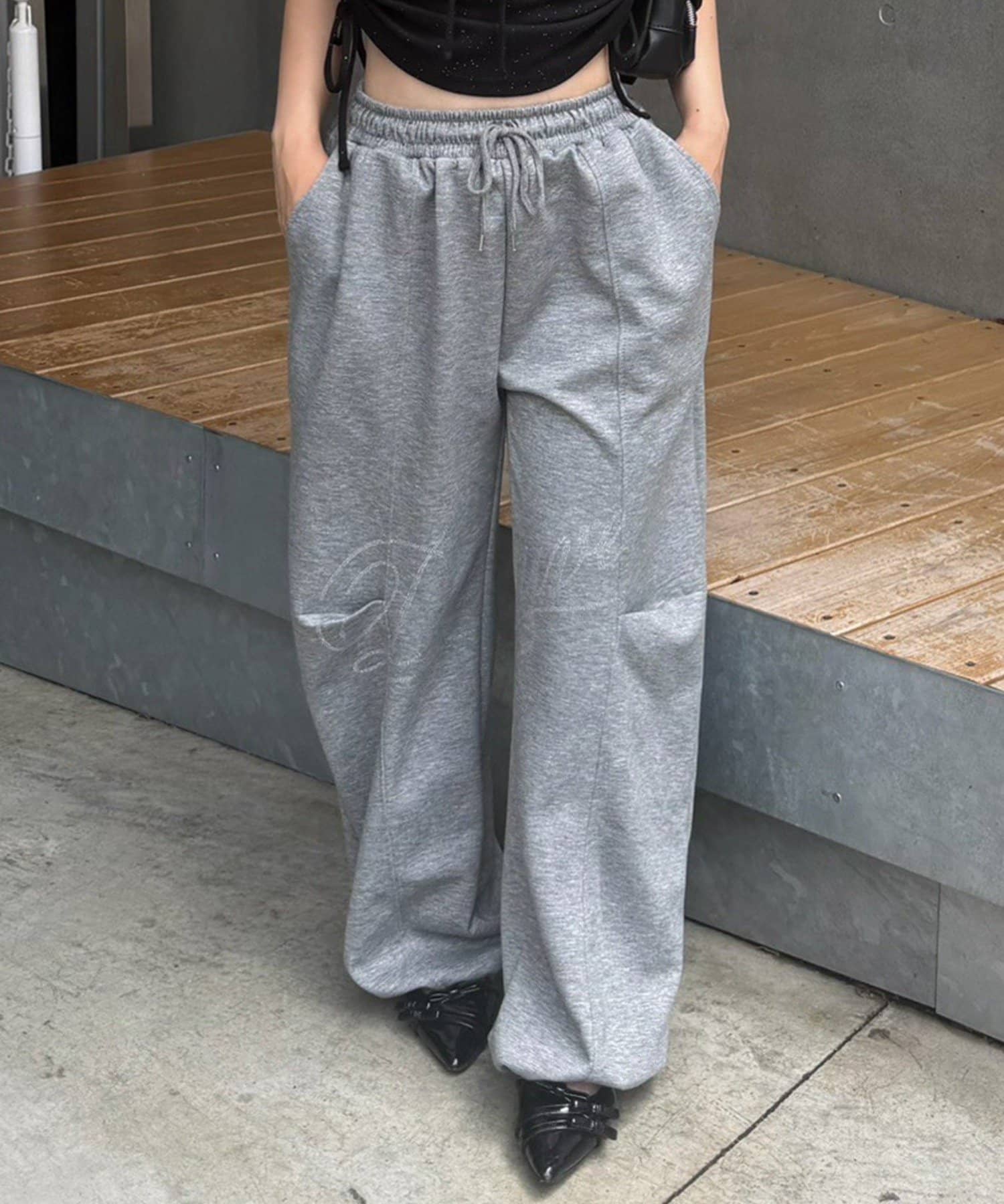 NICE CLAUP / OLIVE des OLIVE OUTLET(ナイスクラップ  / オリーブ デ オリーブ アウトレット) 【continuer】キラキラロゴのスウェットパンツ