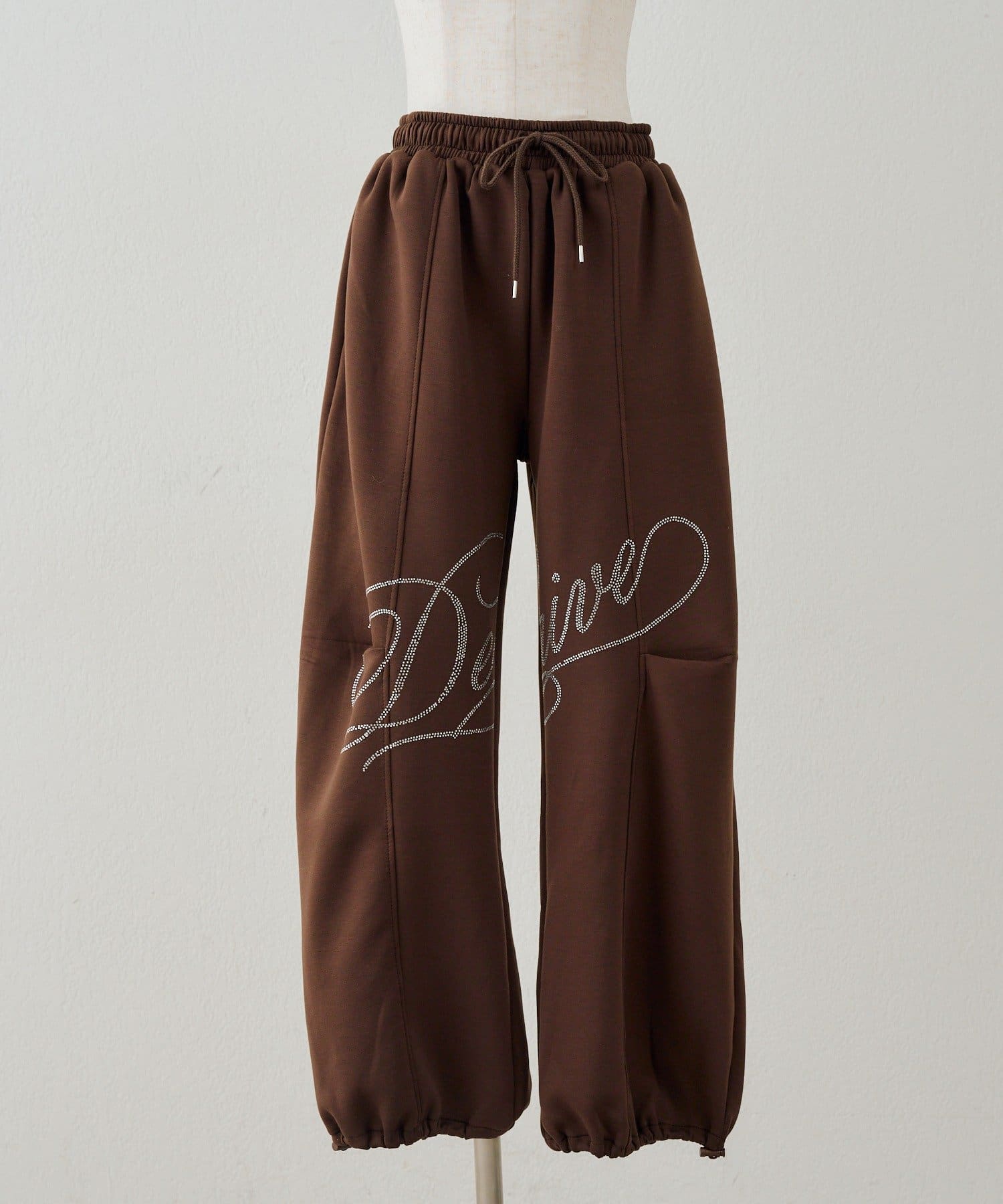 NICE CLAUP / OLIVE des OLIVE OUTLET(ナイスクラップ  / オリーブ デ オリーブ アウトレット) 【continuer】キラキラロゴのスウェットパンツ