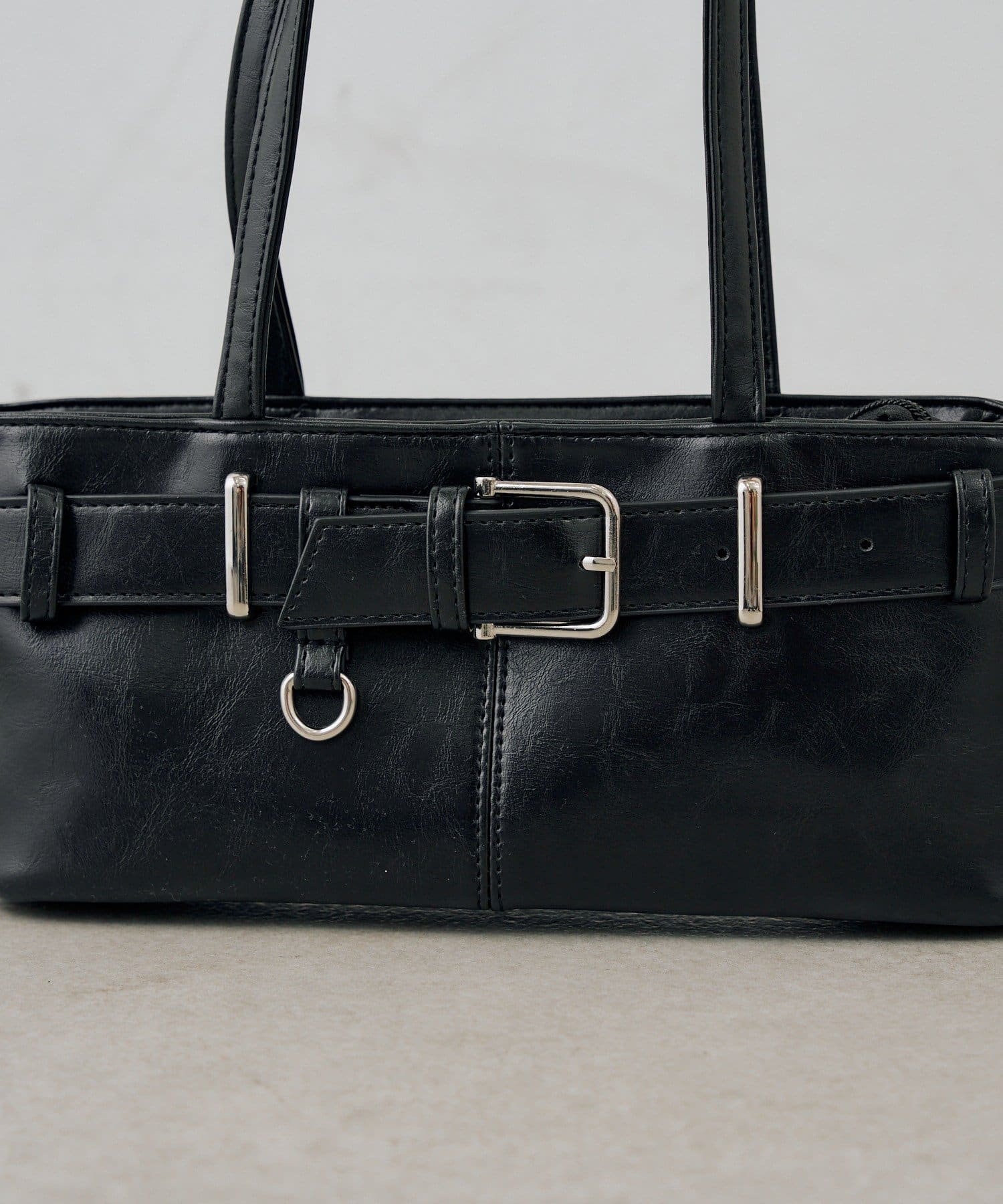 NICE CLAUP / OLIVE des OLIVE OUTLET(ナイスクラップ  / オリーブ デ オリーブ アウトレット) 【RMAF】ベルトデザインナローショルダーバッグ