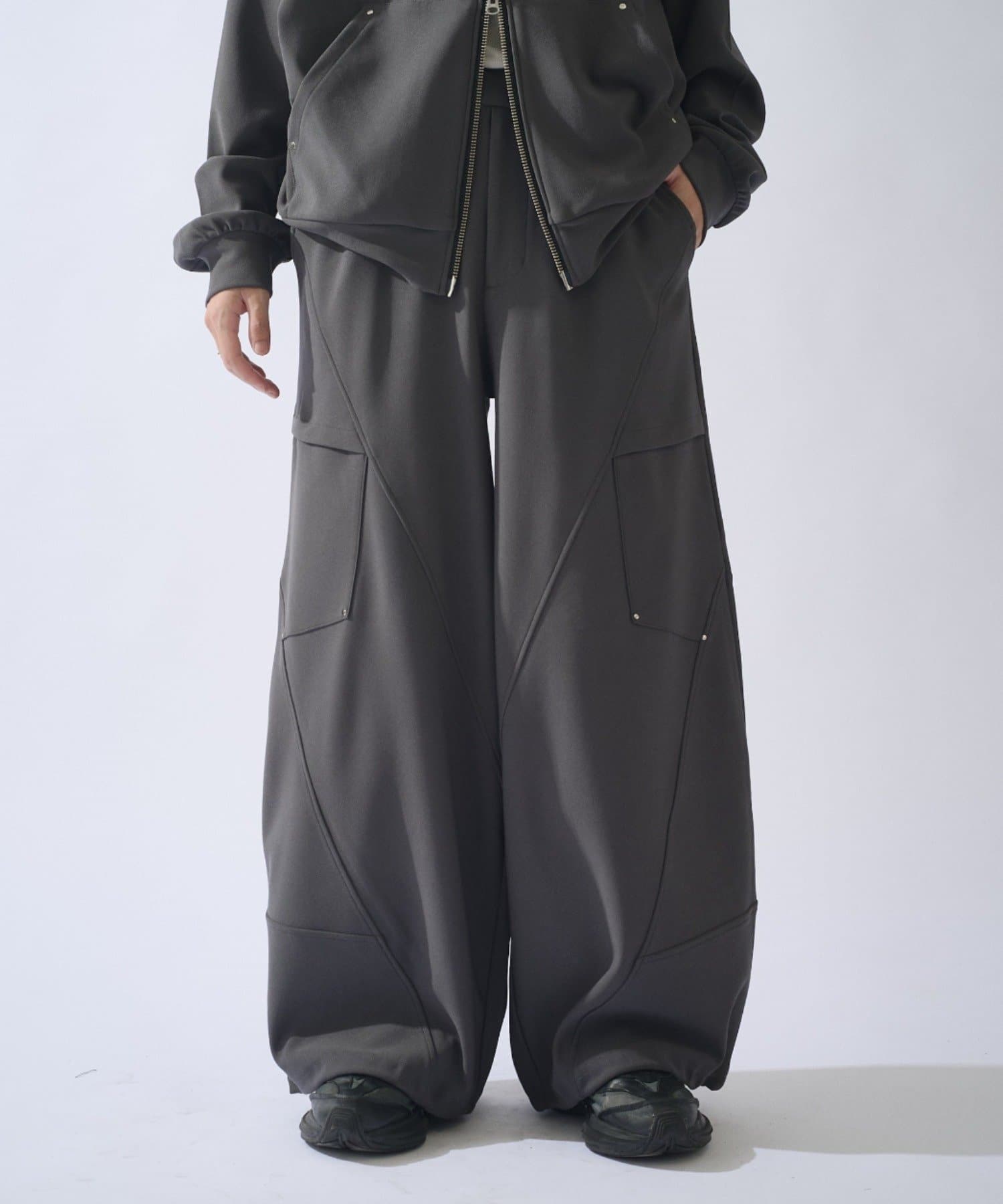 Lui's(ルイス) SURJENT イージーバレルパンツ
