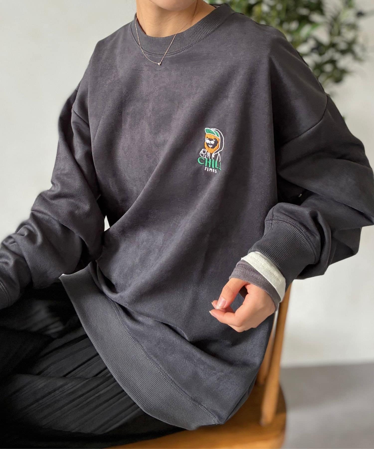 LOCUST(ローカスト) 【ユニセックス】 ポンチスウェードオジ刺繍ロンT