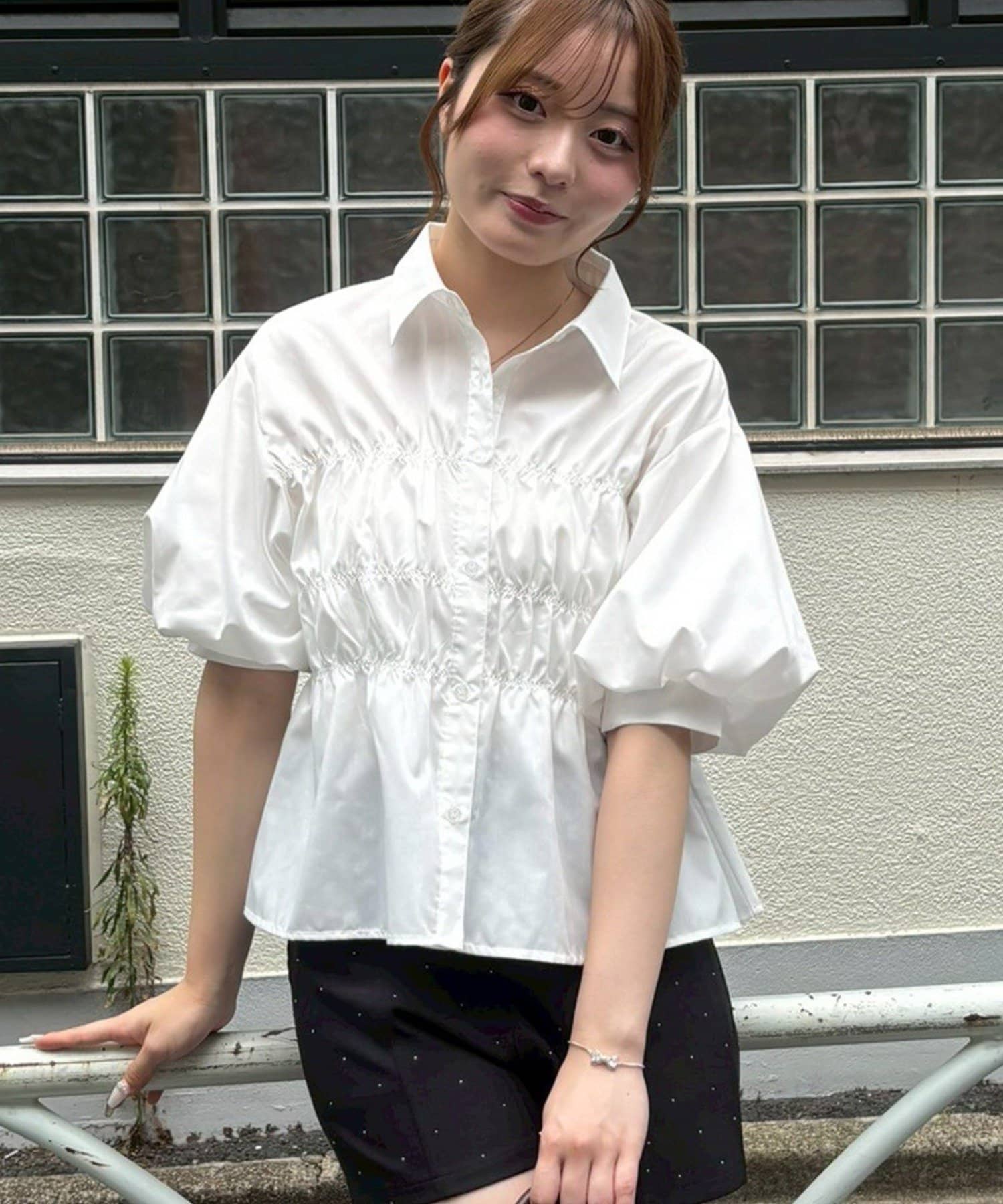 NICE CLAUP / OLIVE des OLIVE OUTLET(ナイスクラップ  / オリーブ デ オリーブ アウトレット) 【ANOTHER BRANCH】シャーリングパフスリーブブラウス