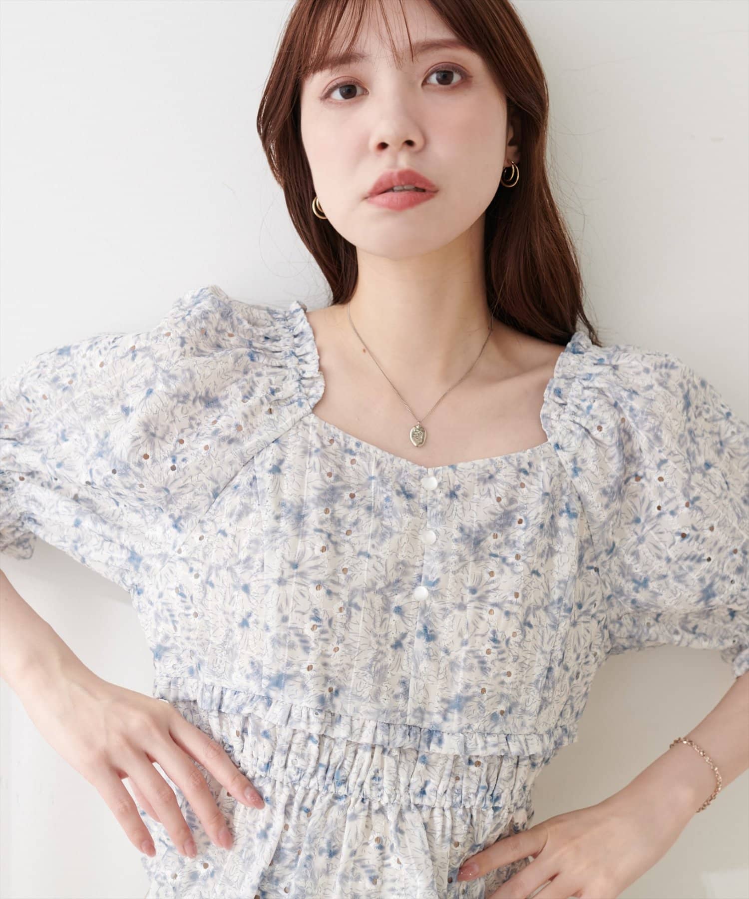 natural couture(ナチュラルクチュール) ウエストシャーリングブラウス