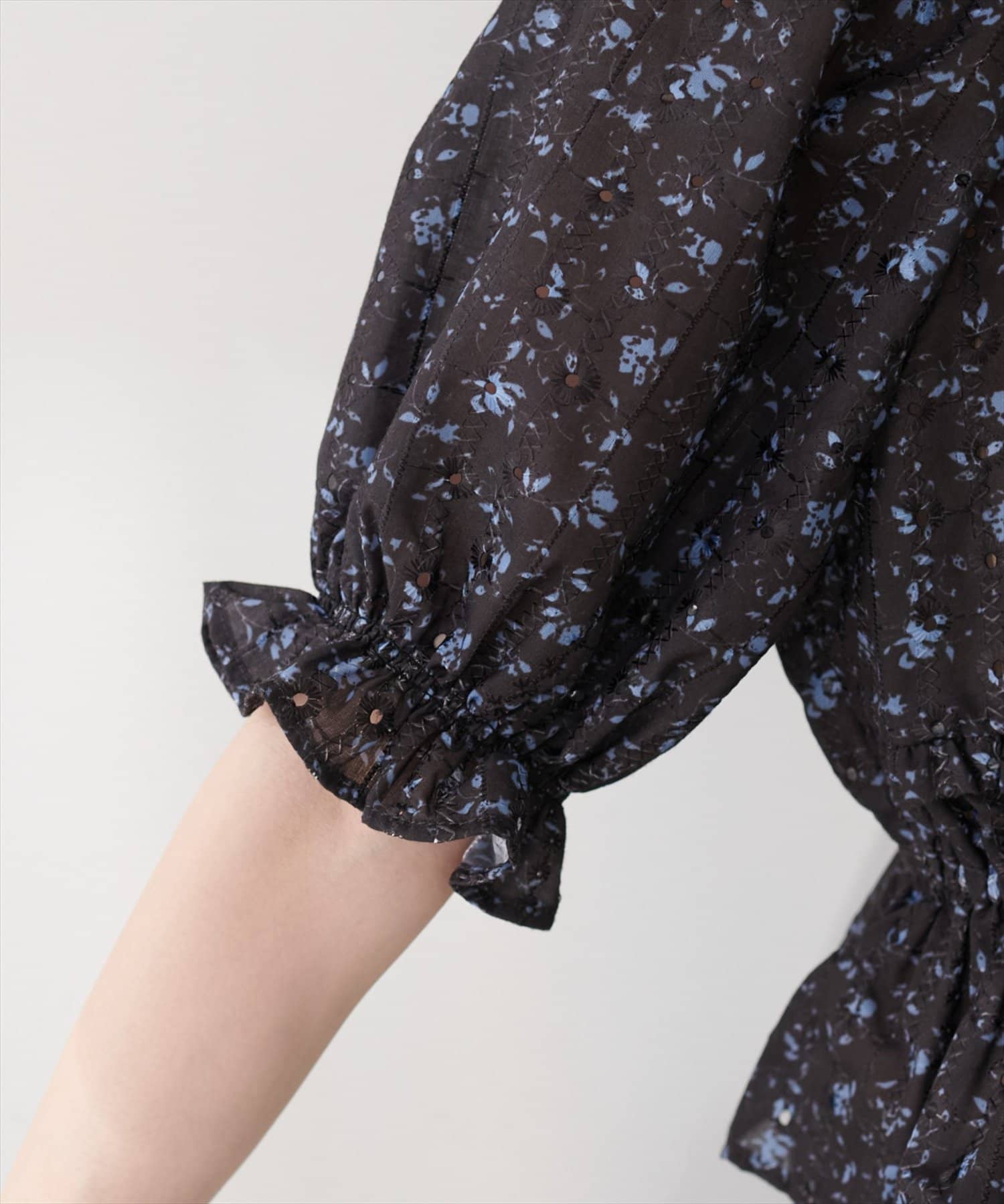 natural couture(ナチュラルクチュール) ウエストシャーリングブラウス