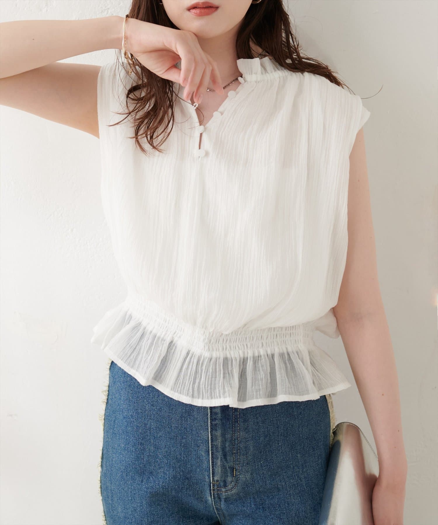 natural couture(ナチュラルクチュール) 胸シャーリングシアーノースリブラウス