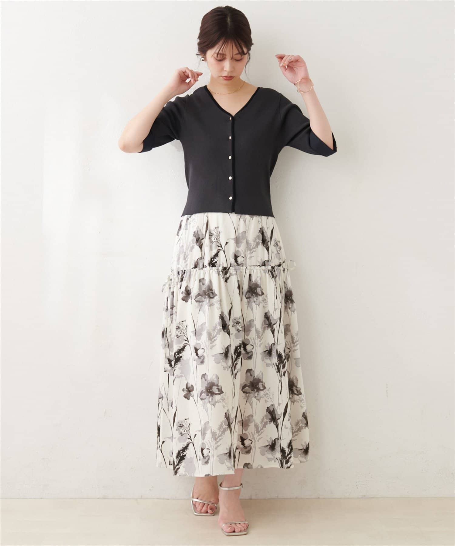 natural couture(ナチュラルクチュール) 袖口カフス付き配色Vネックカーデ