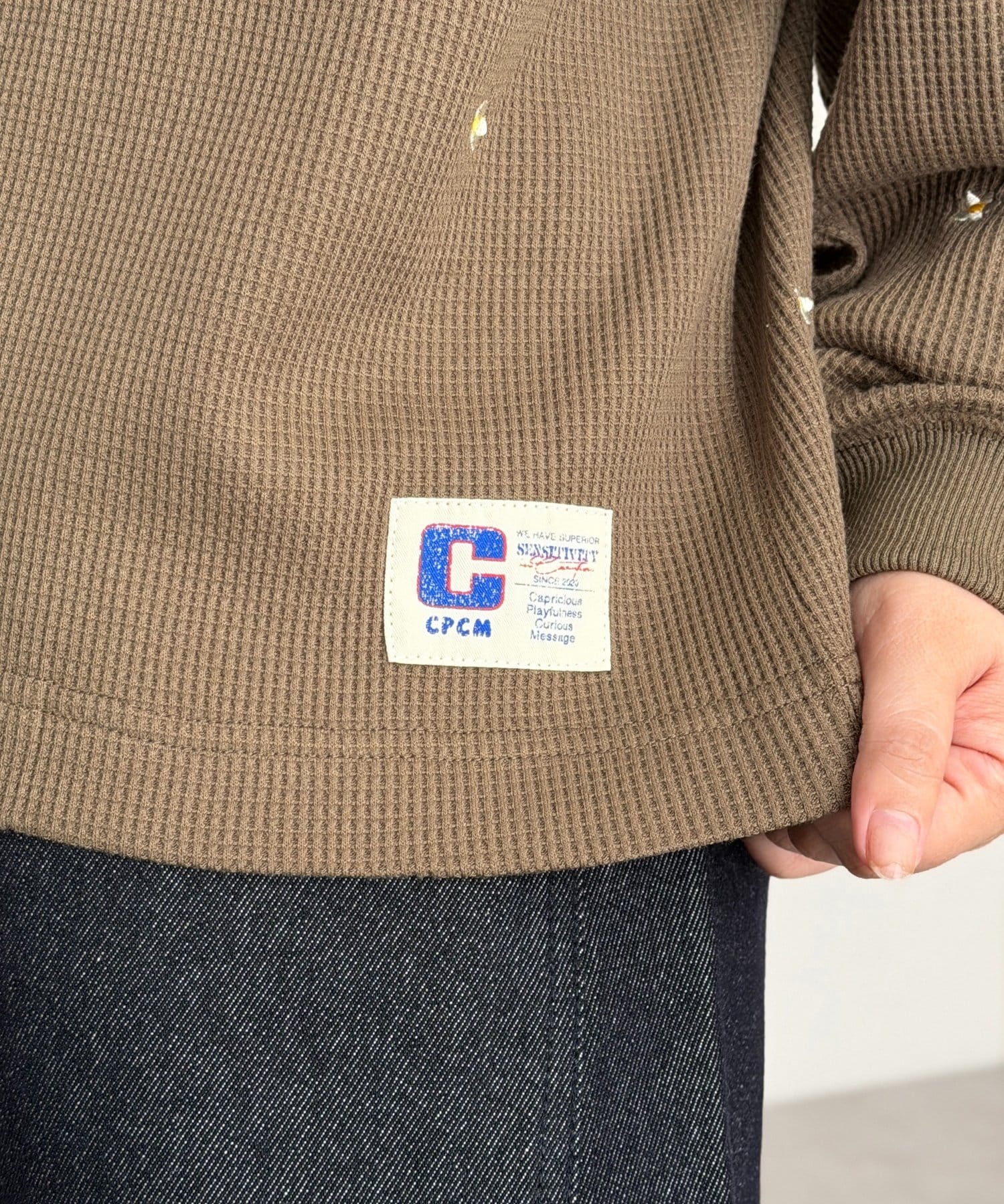 CPCM(シーピーシーエム) フラワー刺繍ワッフルヘンリー