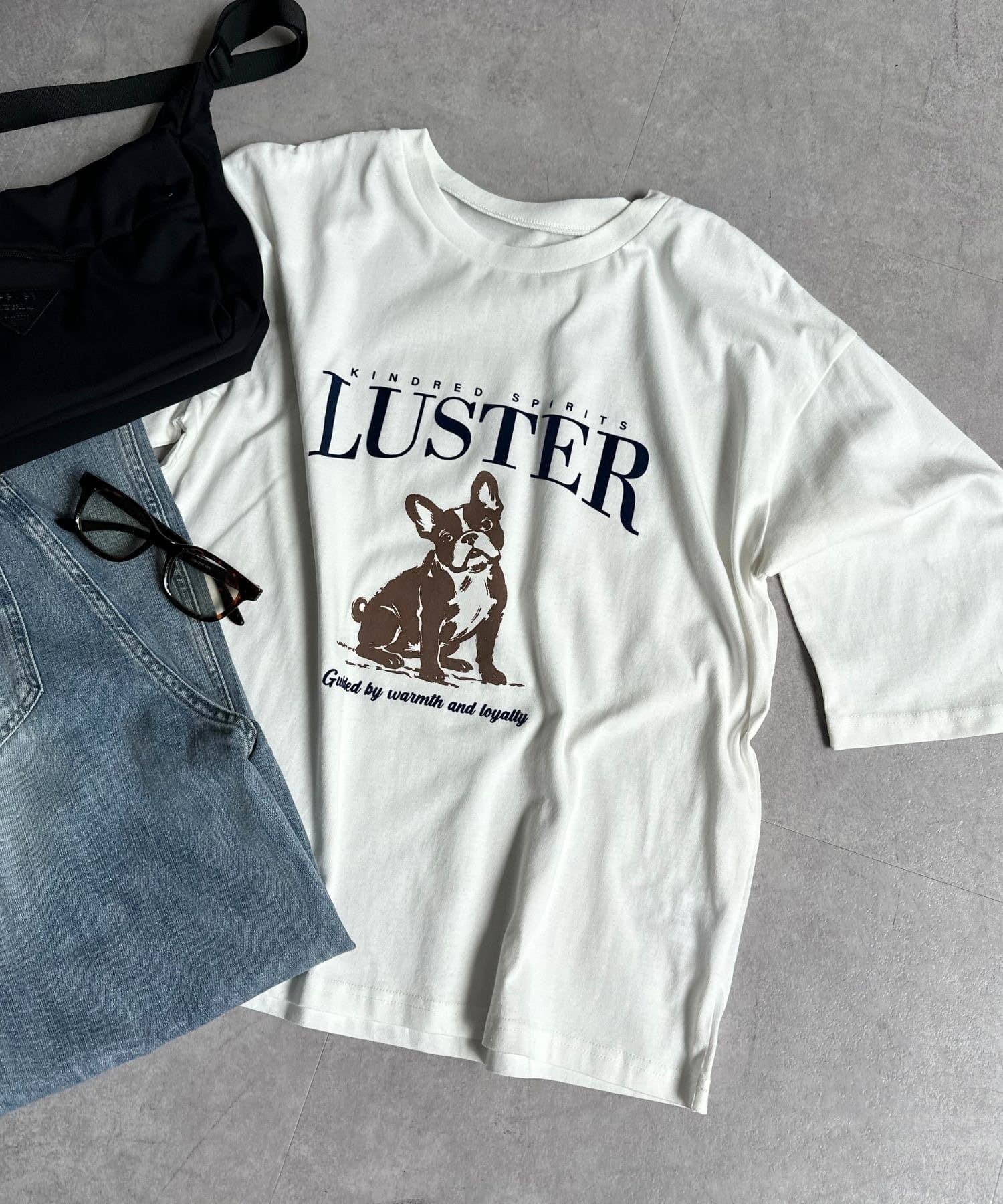 LOCUST(ローカスト) 【オーバーサイズ・コットン素材】おすわり犬プリントTシャツ