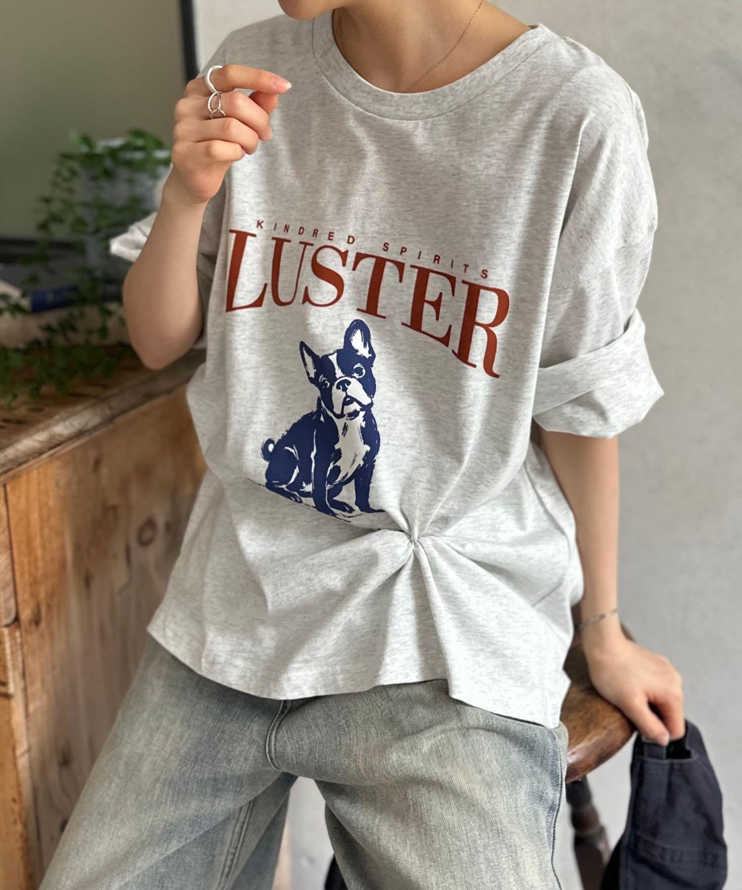 LOCUST(ローカスト) 【オーバーサイズ・コットン素材】おすわり犬プリントTシャツ