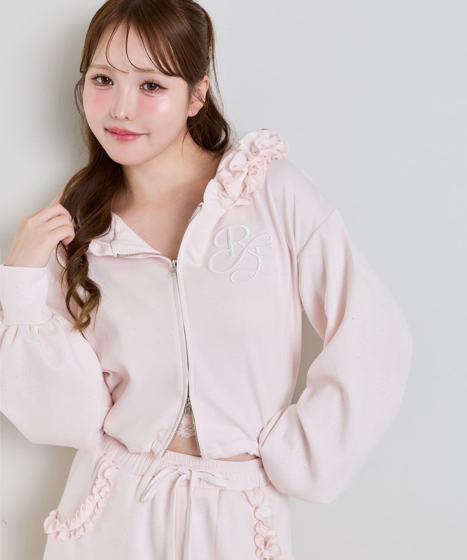 セットアップ可能/パンツ別売り】フリルフードキラキラパーカー | one