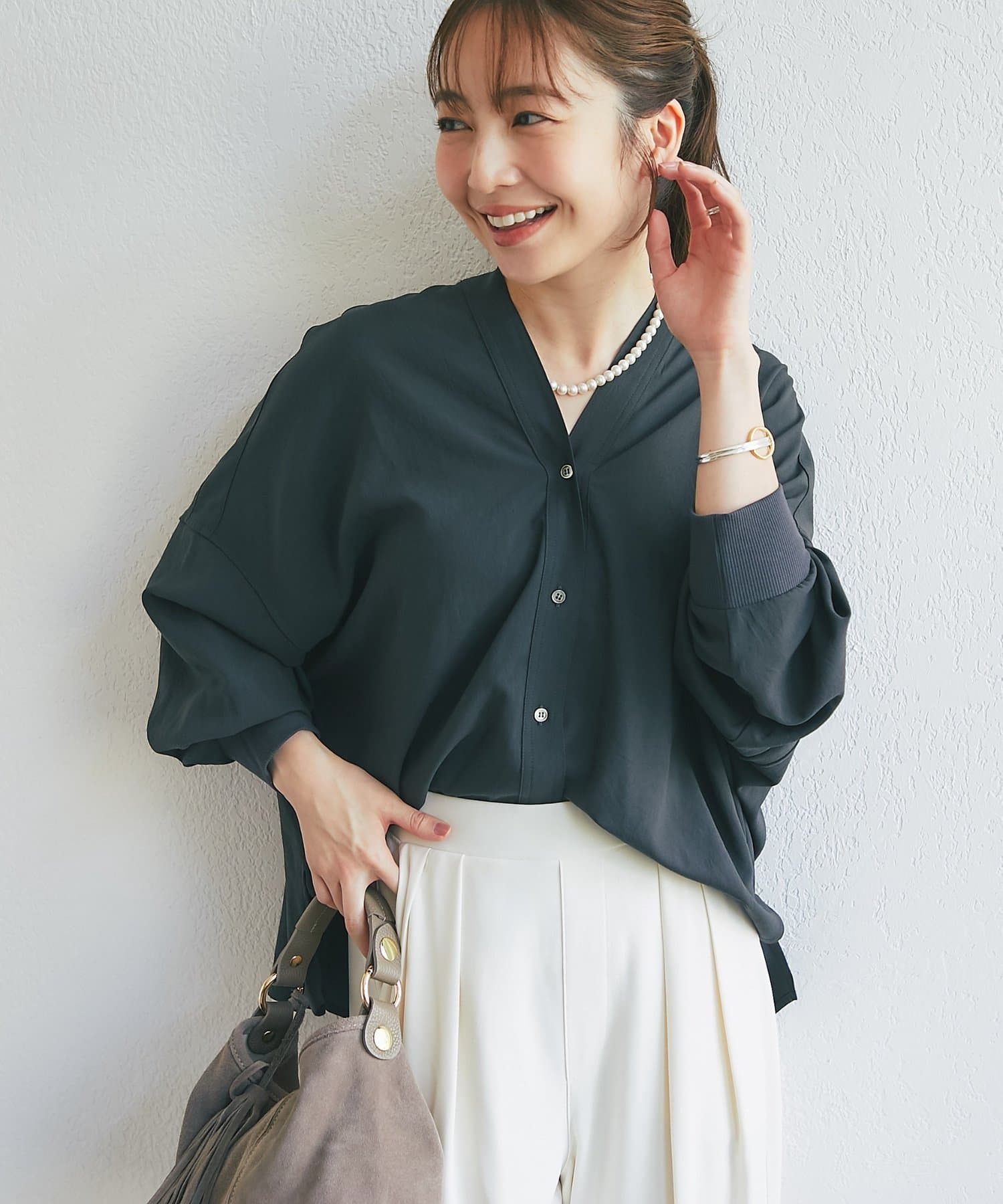 La boutique BonBon(ラブティックボンボン) ストレッチジョーゼットシャツカーデ