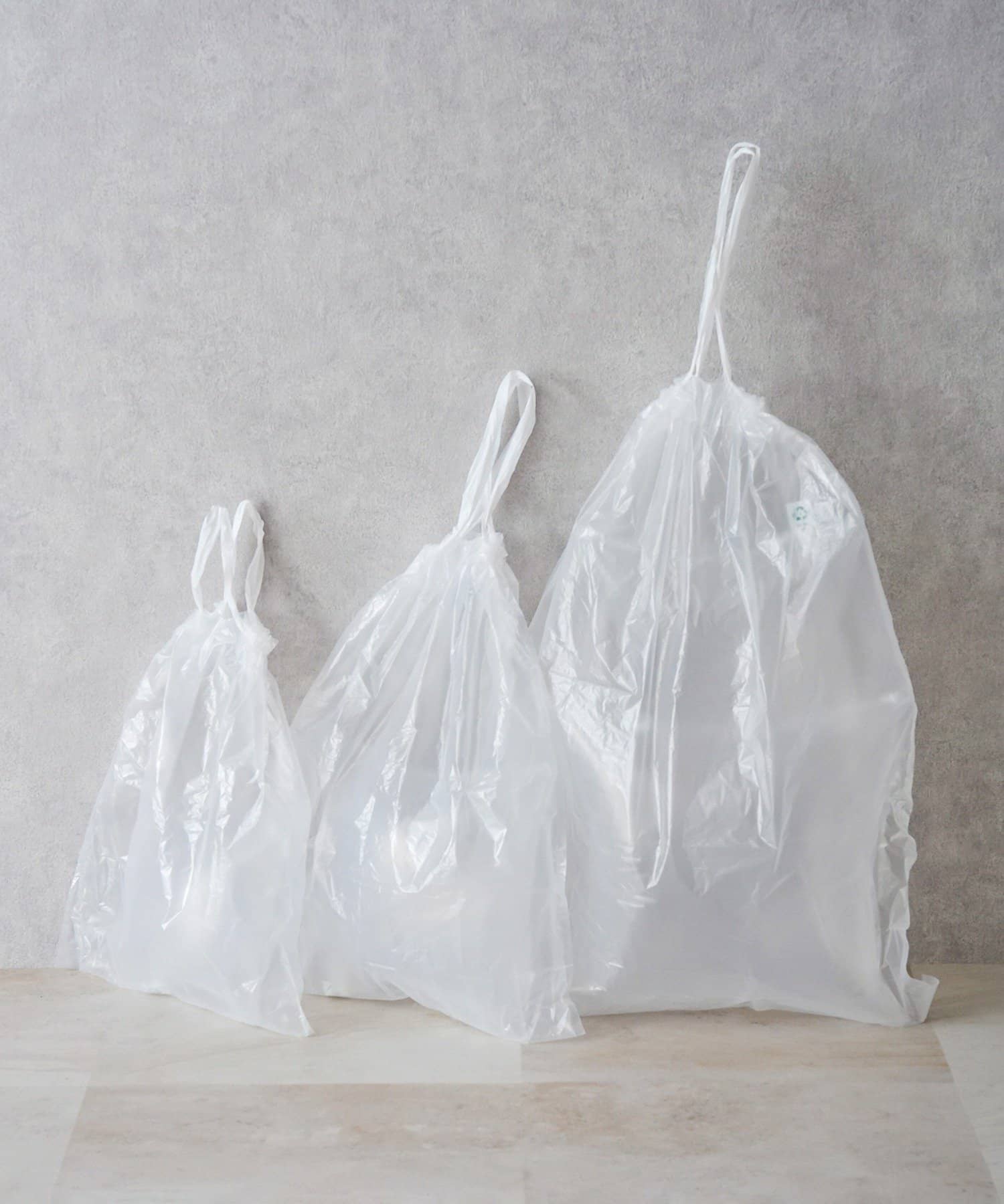 3COINS(スリーコインズ) ひも付きロール式ゴミ袋30枚：20L／KITINTO