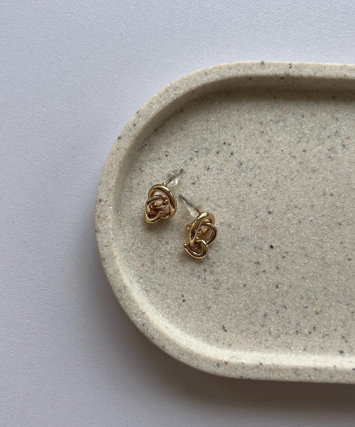 CAPRICIEUX LE'MAGE(カプリシュレマージュ) 〈GOLDY/ゴールディ〉スワールピアス