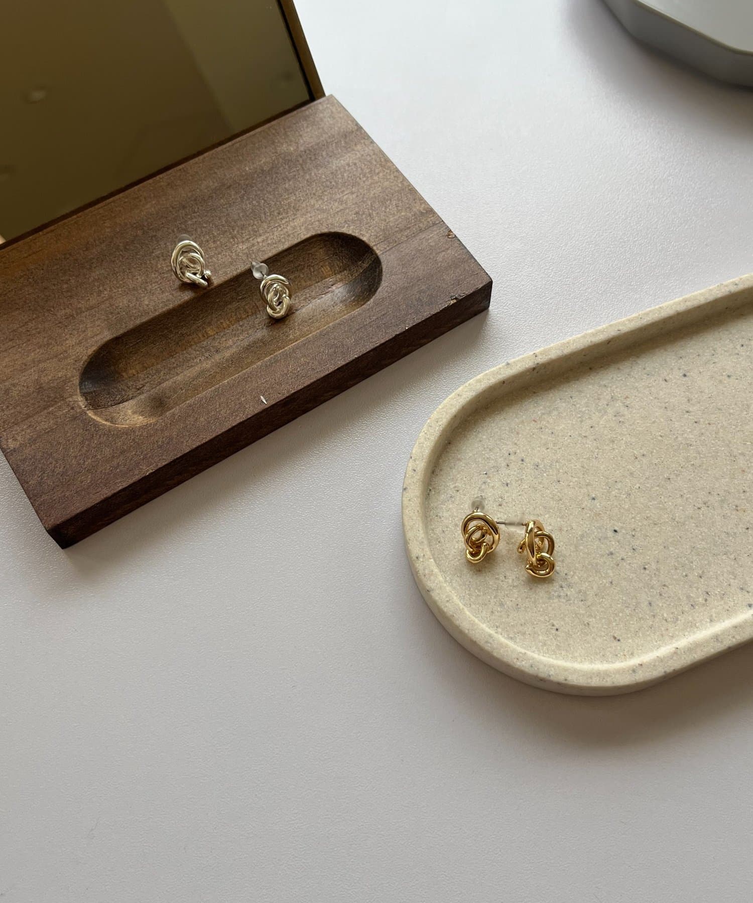 CAPRICIEUX LE'MAGE(カプリシュレマージュ) 〈GOLDY/ゴールディ〉スワールピアス