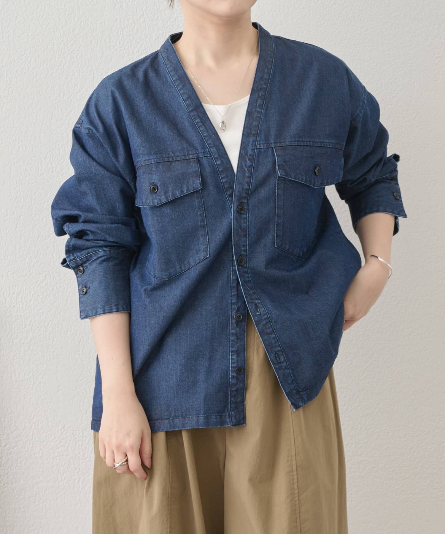 BEARDSLEY(ビアズリー) Vネックデニムシャツ
