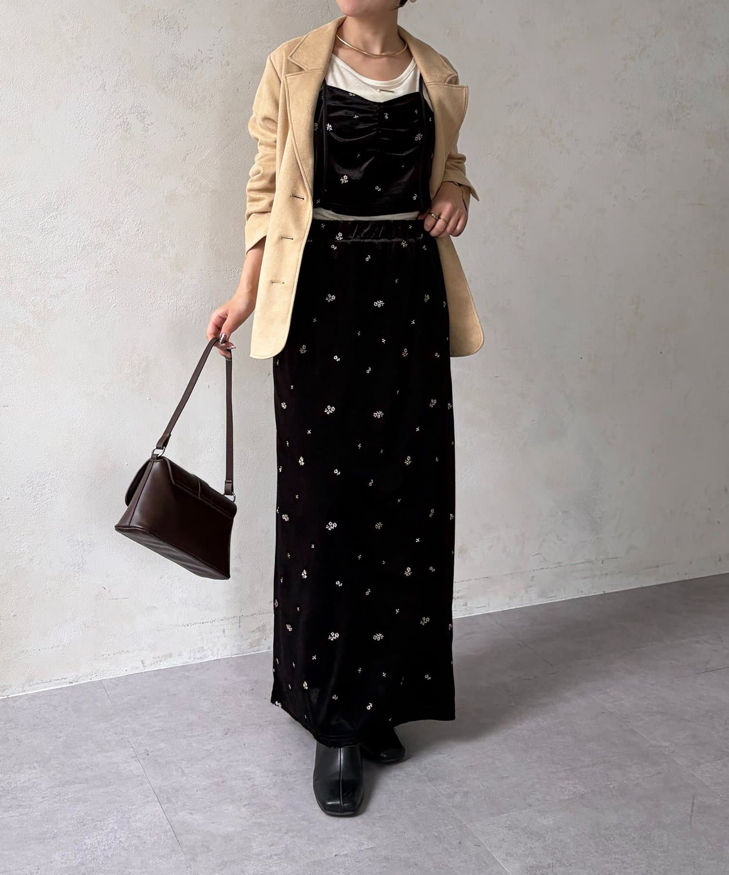 Thevon.(ゼヴォン) 刺繍ベロアキャミ×スカートセットアップ