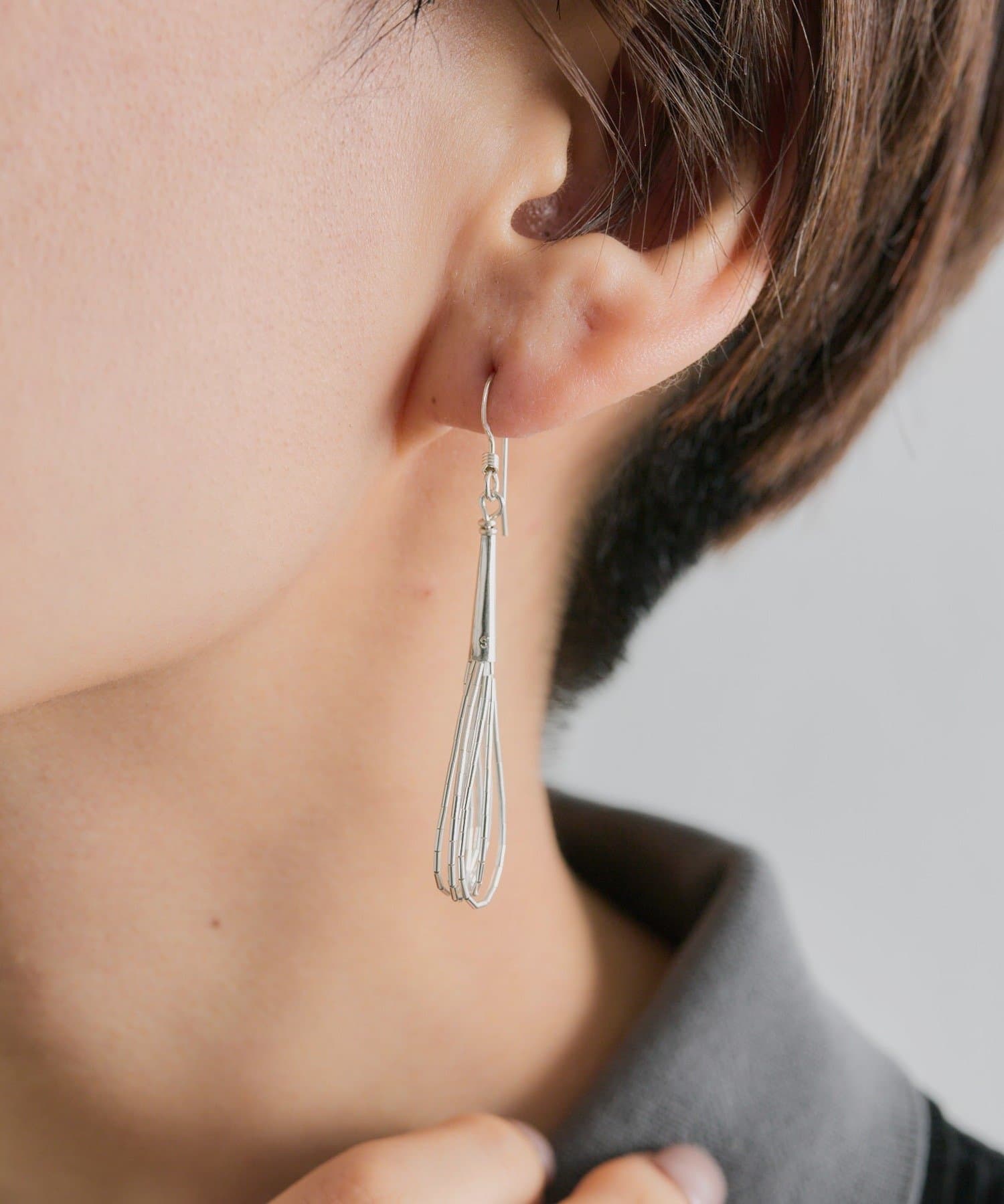 ear PAPILLONNER(イア パピヨネ) 《スターリングシルバー使用》リキッドシルバー5連フープピアス