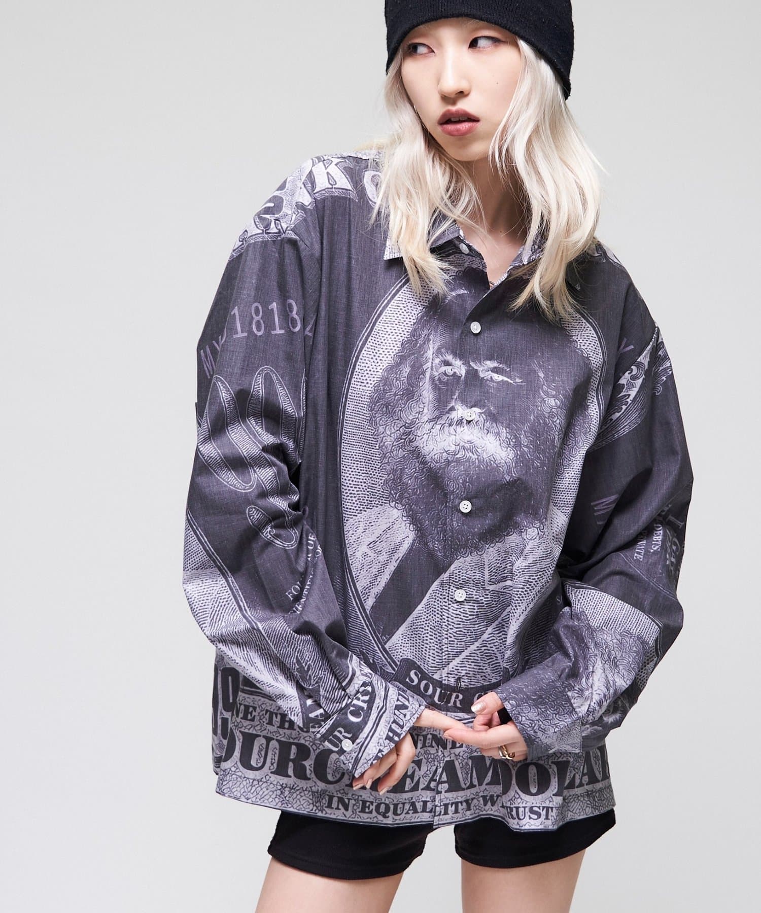 WHO’S WHO gallery(フーズフーギャラリー) 【Sourcream/UNISEX】マルクス紙幣プリントシャツ