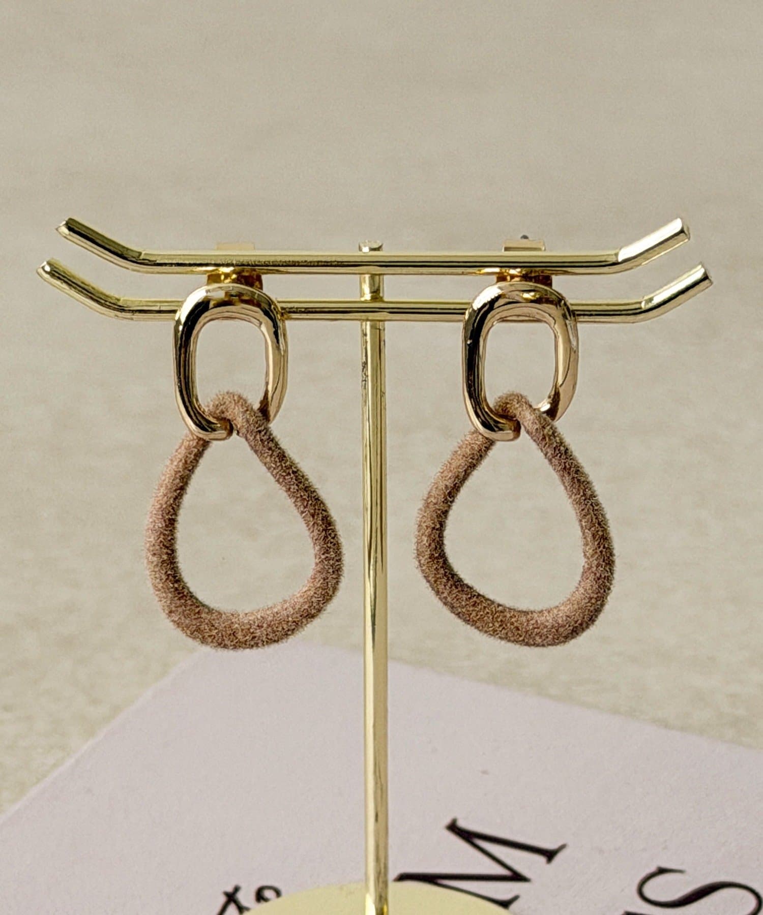 3COINS(スリーコインズ) ベロア風2連フープピアス