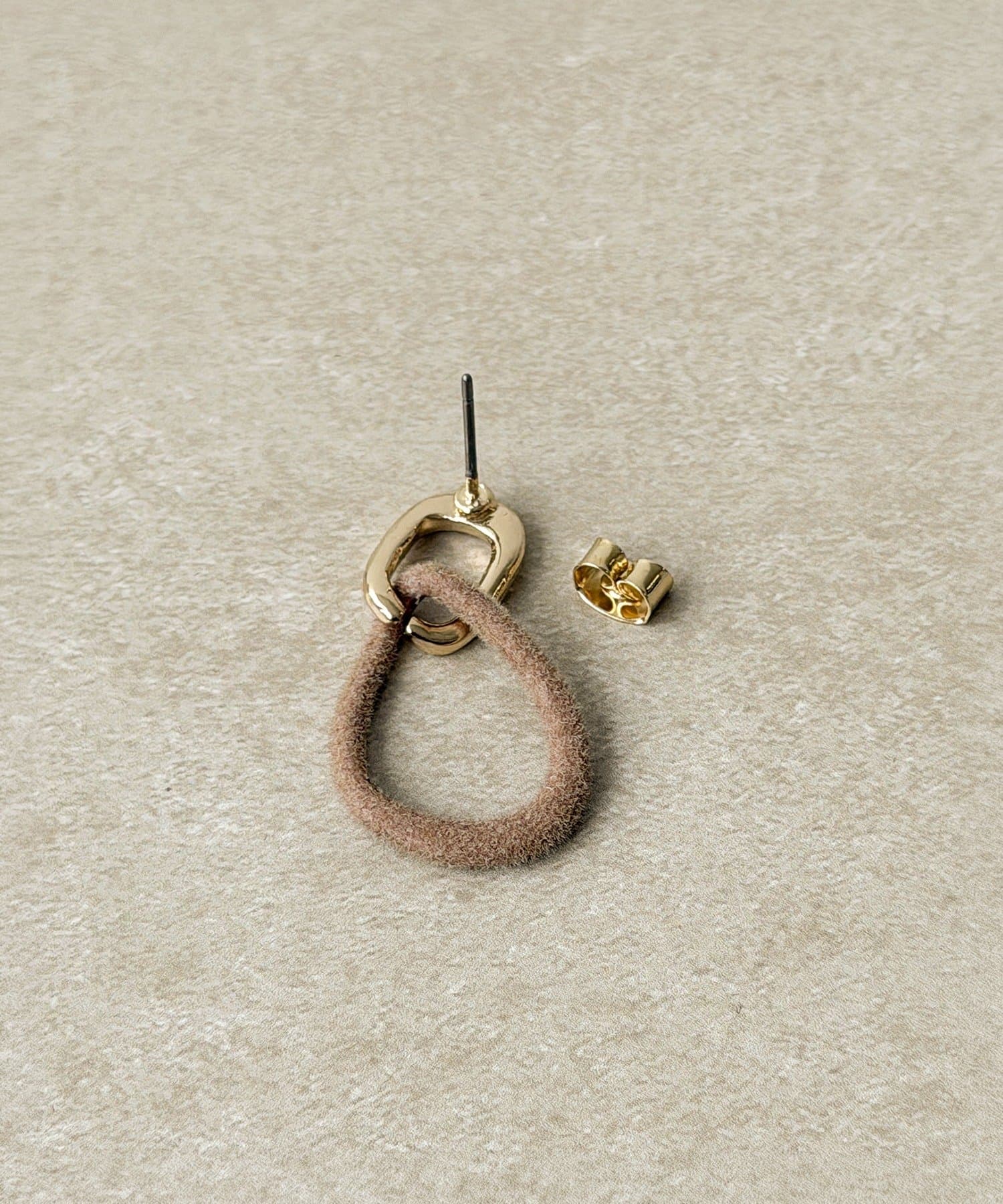 3COINS(スリーコインズ) ベロア風2連フープピアス