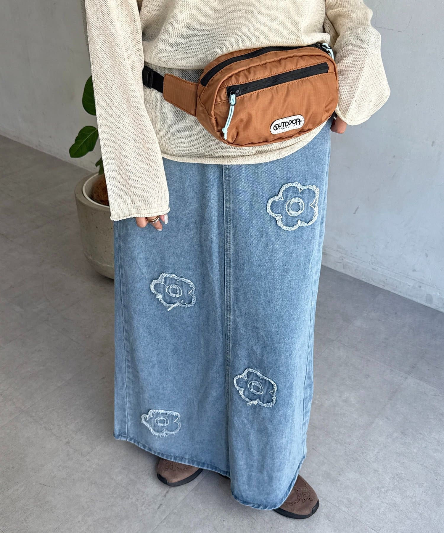 CPCM(シーピーシーエム) フラワー刺繍デニムスカート