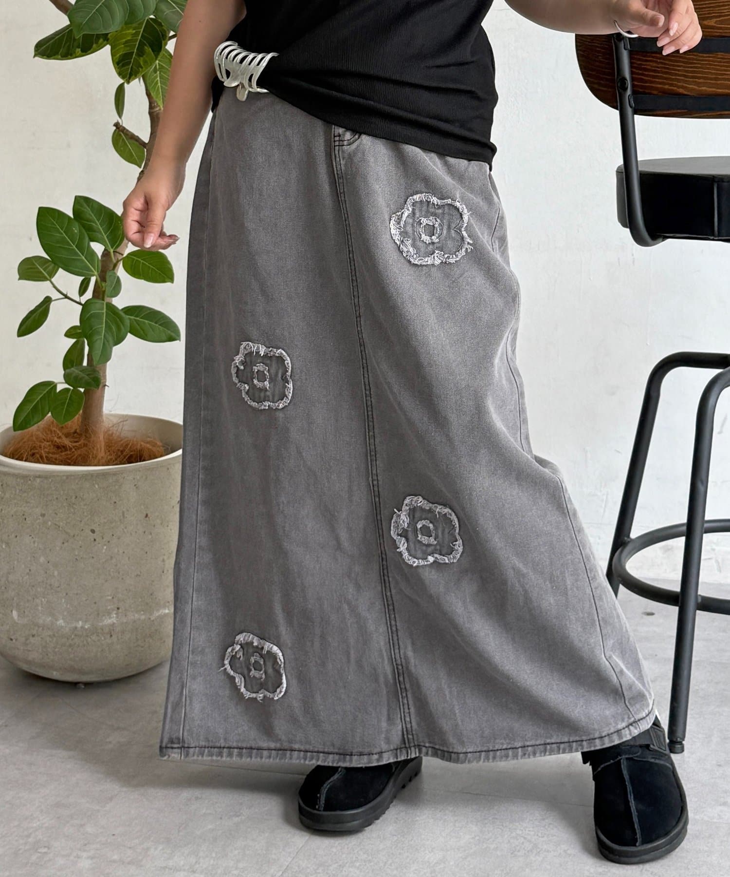 CPCM(シーピーシーエム) フラワー刺繍デニムスカート
