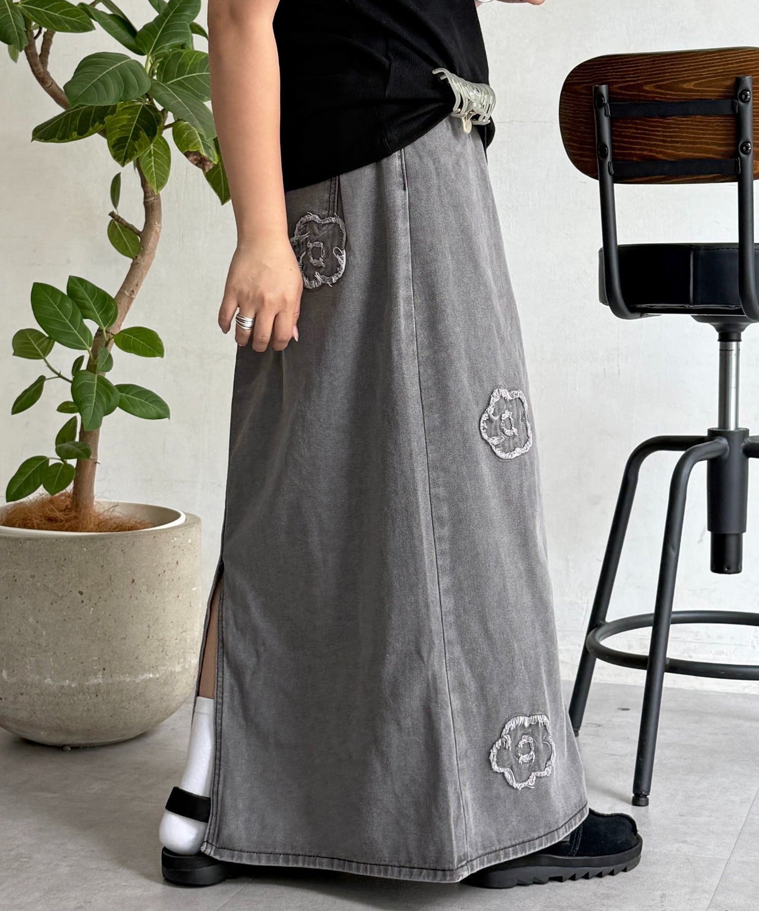 CPCM(シーピーシーエム) フラワー刺繍デニムスカート