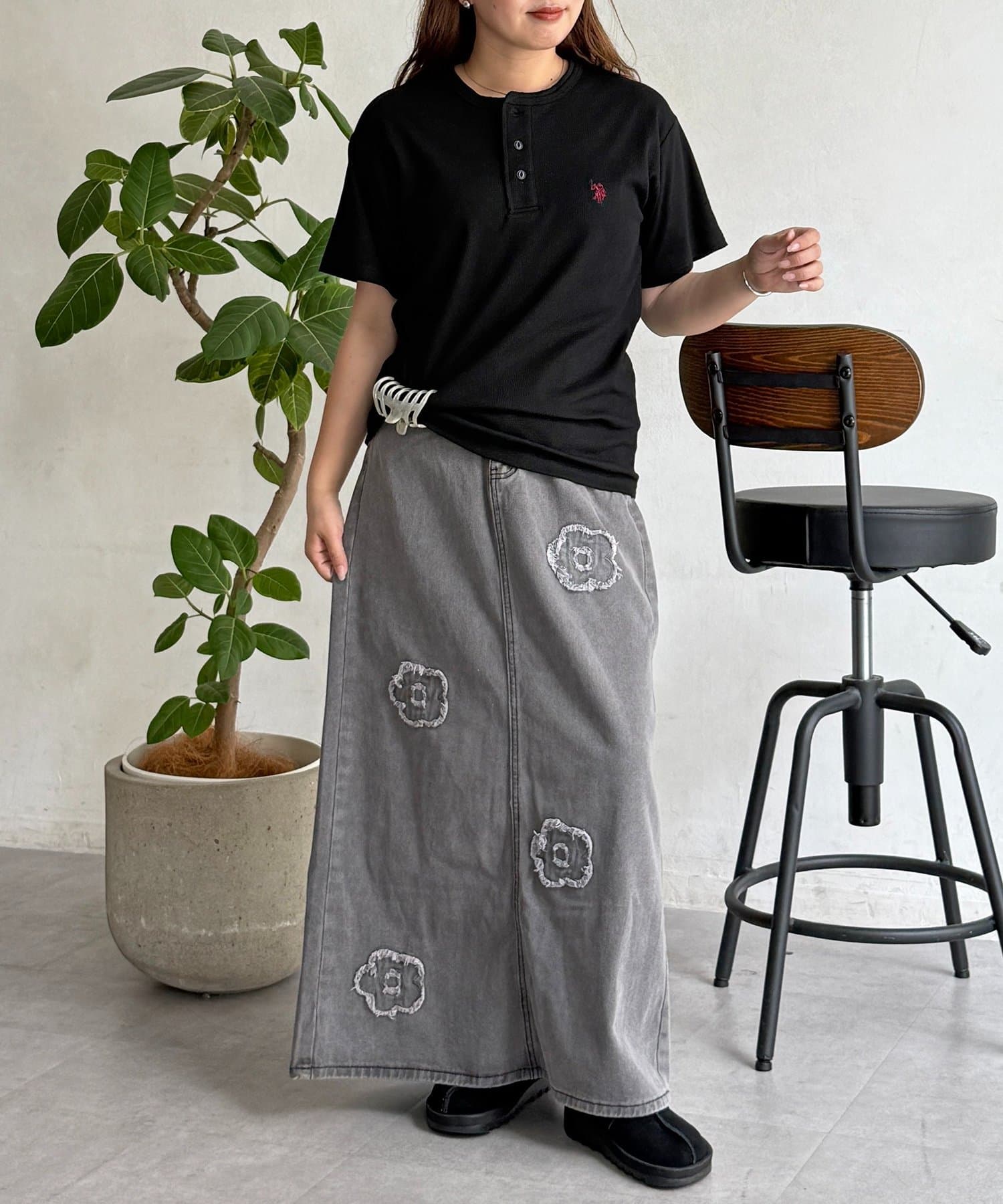 CPCM(シーピーシーエム) フラワー刺繍デニムスカート