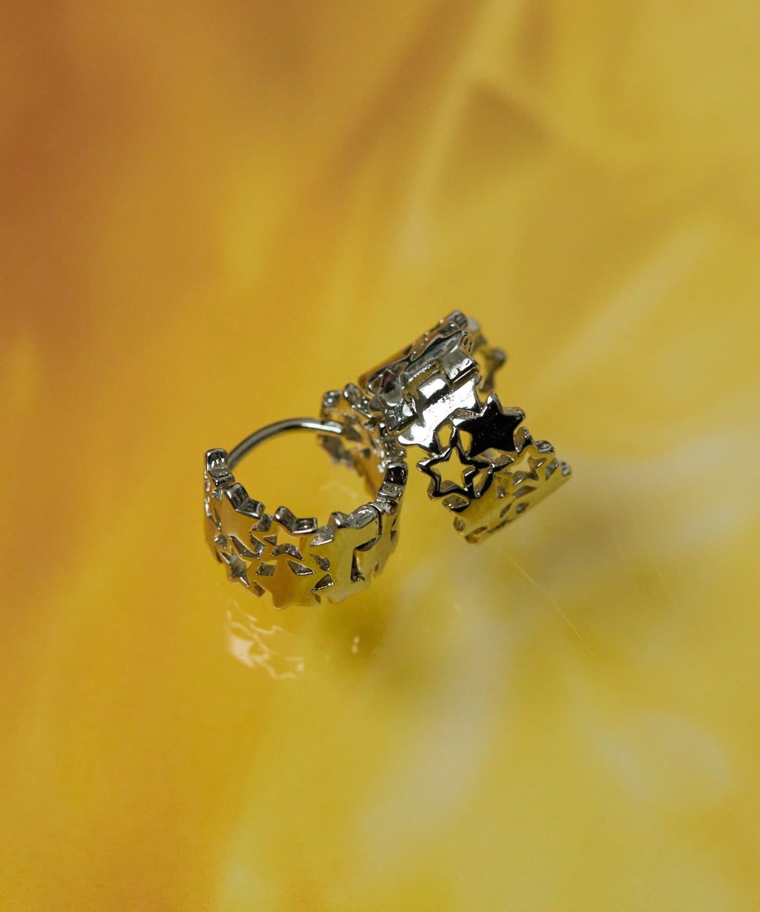 ear PAPILLONNER(イア パピヨネ) 星屑フープピアス