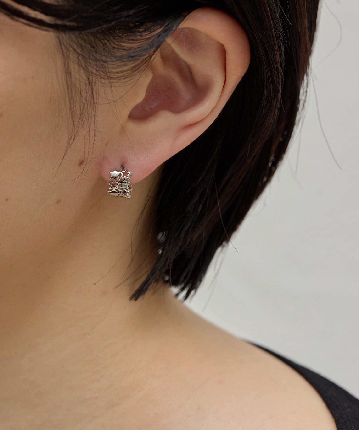 ear PAPILLONNER(イア パピヨネ) 星屑フープピアス