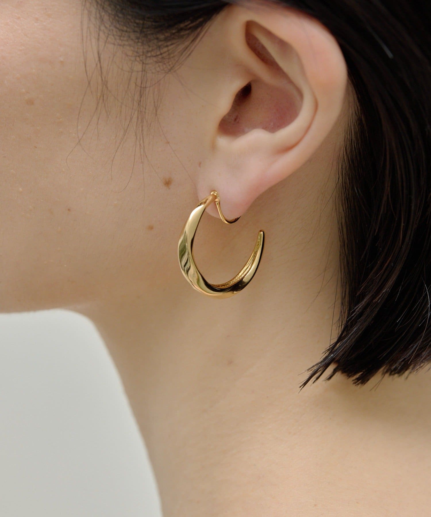 ear PAPILLONNER(イア パピヨネ) 《WEB＆一部店舗限定》ねじれフープイヤリング